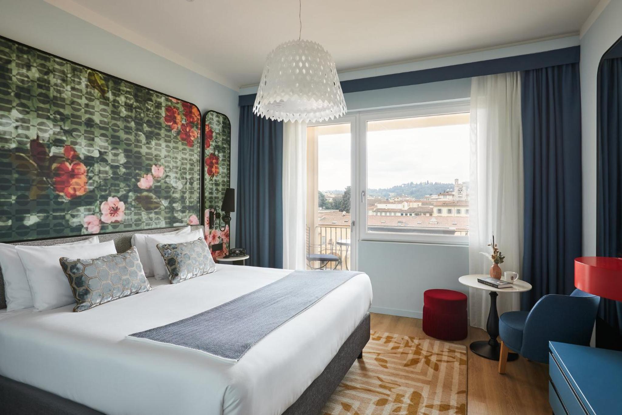 Premium King Room with Balcony thumbnail 6
