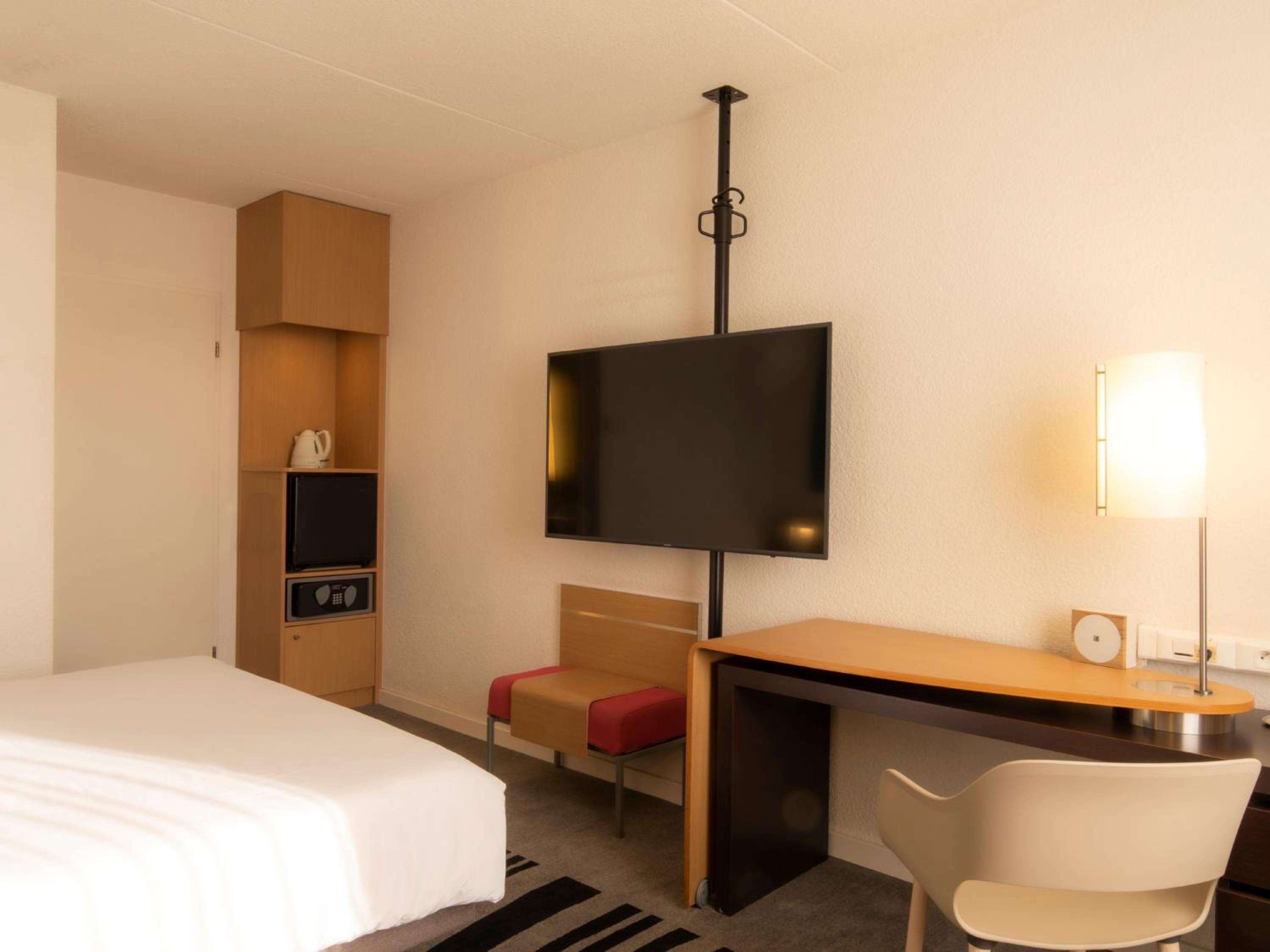 Classic Double Room with Sofa - Photo 4