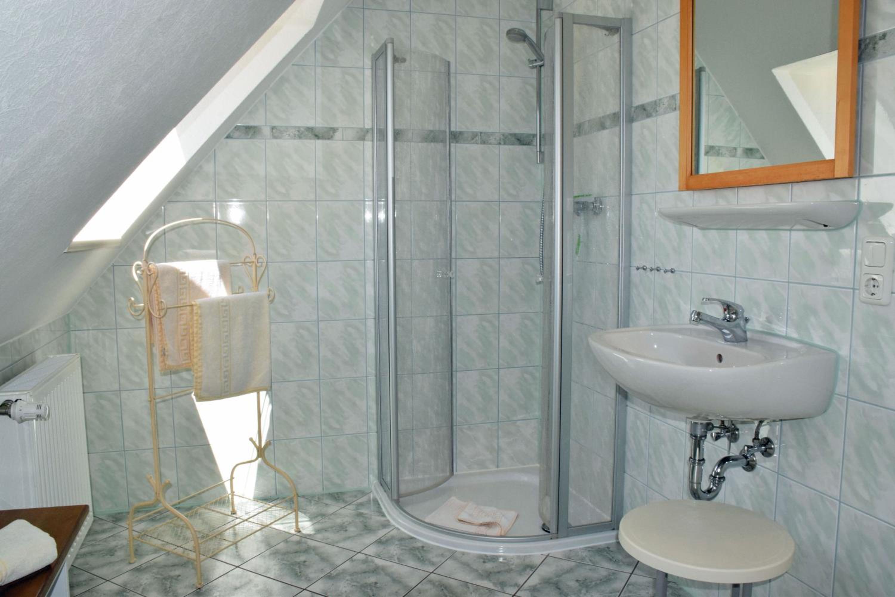 One-Bedroom Apartment with Shower photo 2