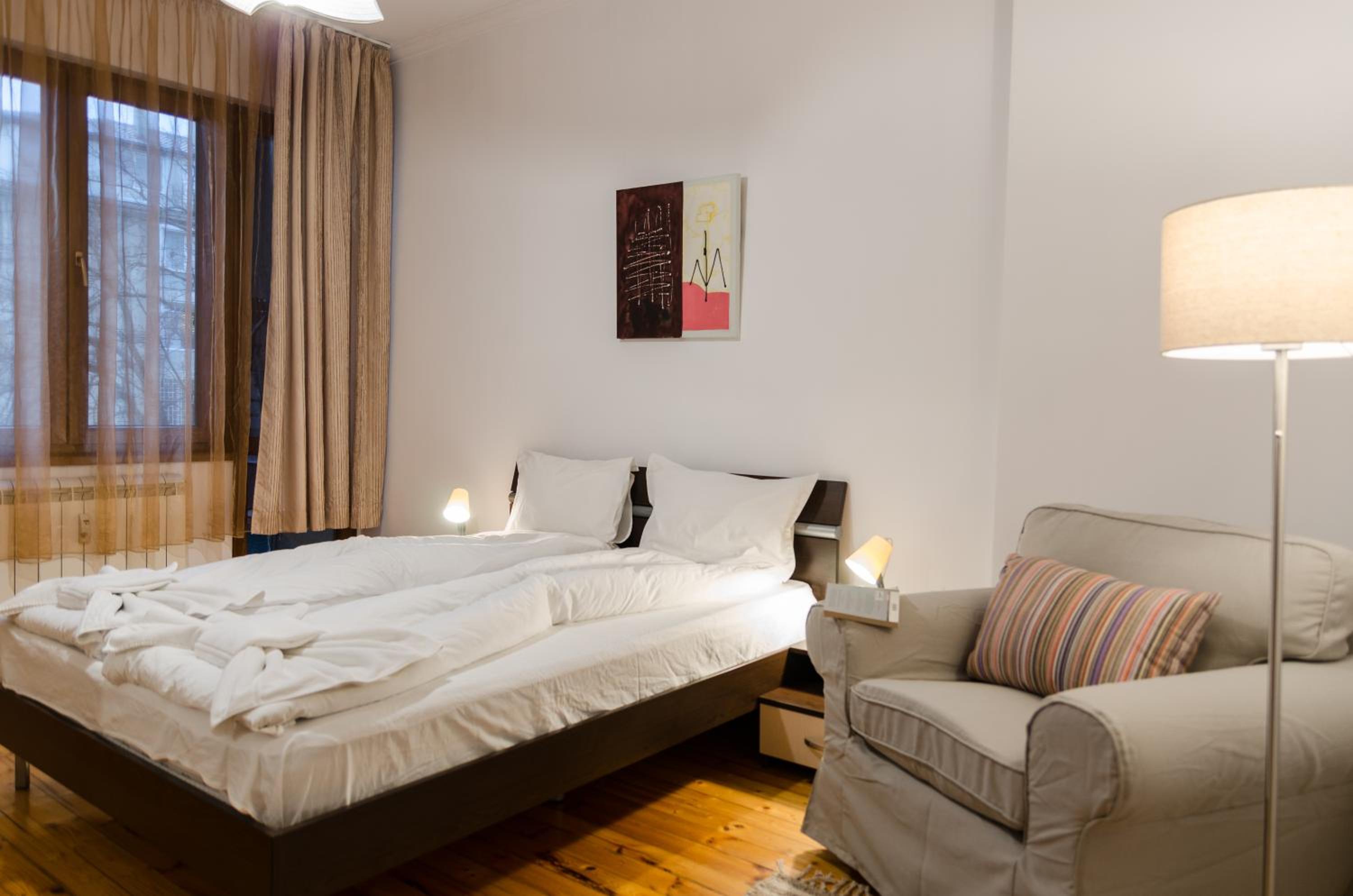 One-Bedroom Apartment - Photo 4
