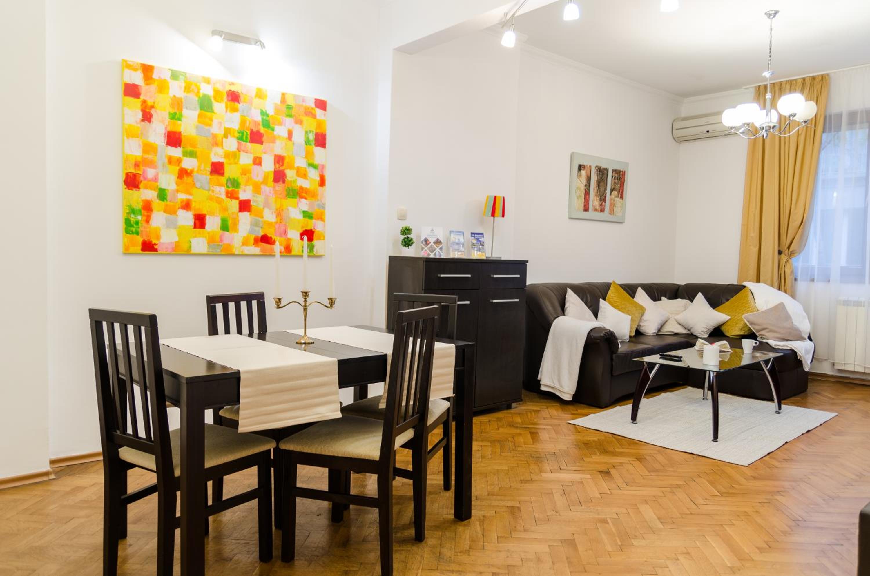 One-Bedroom Apartment - Photo 1