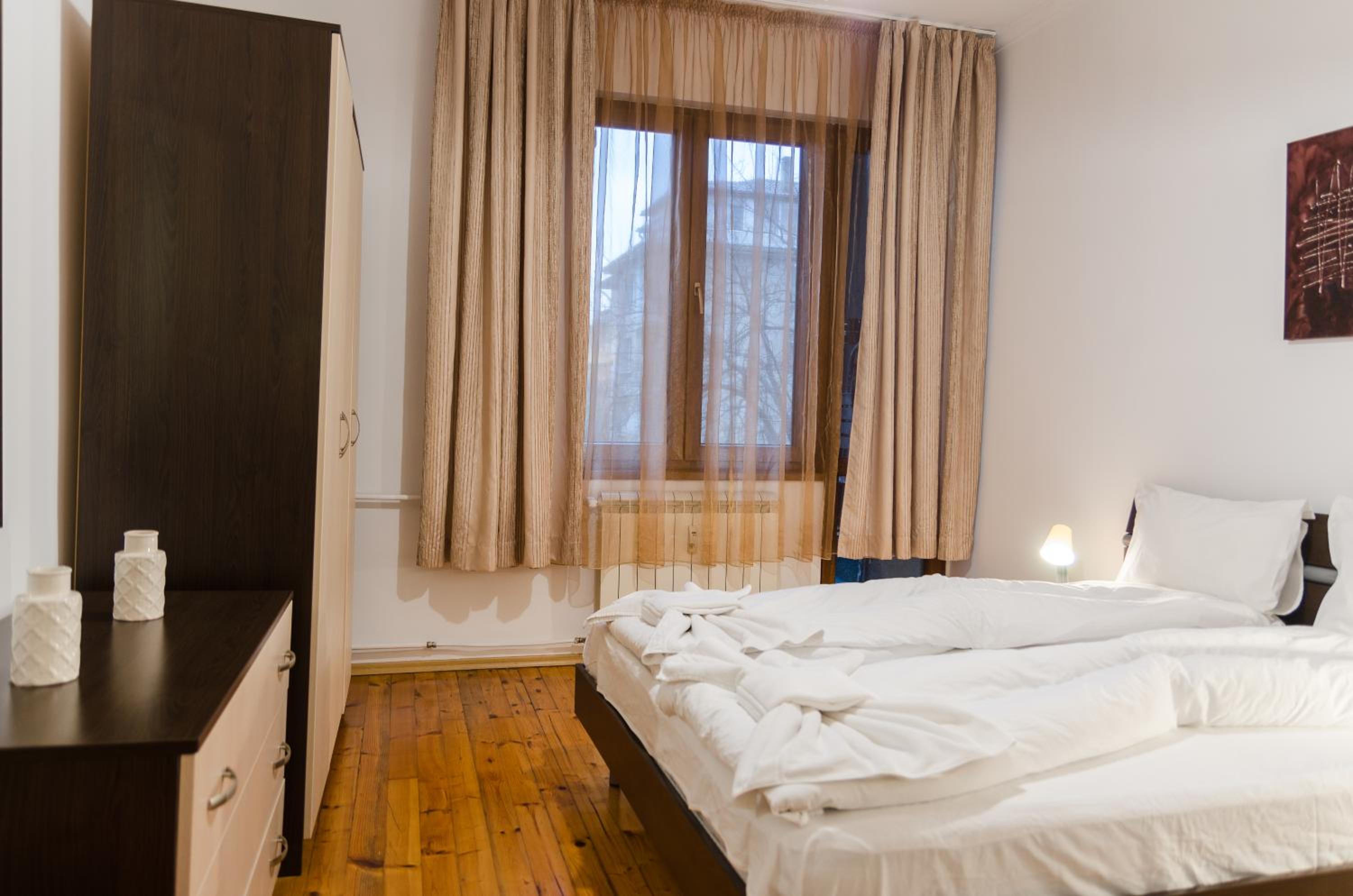 One-Bedroom Apartment - Photo 3