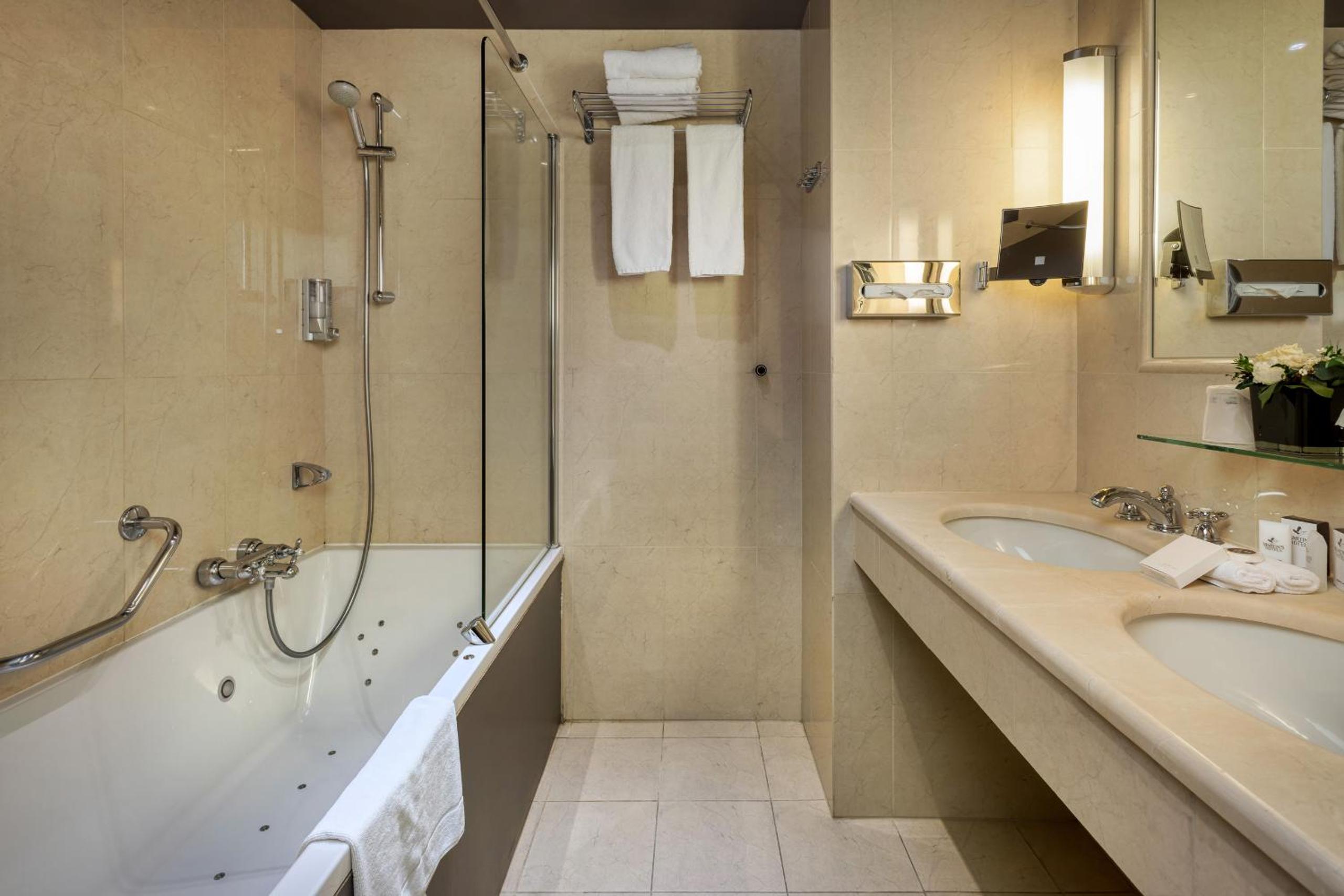 Deluxe Double Room - Photo 2