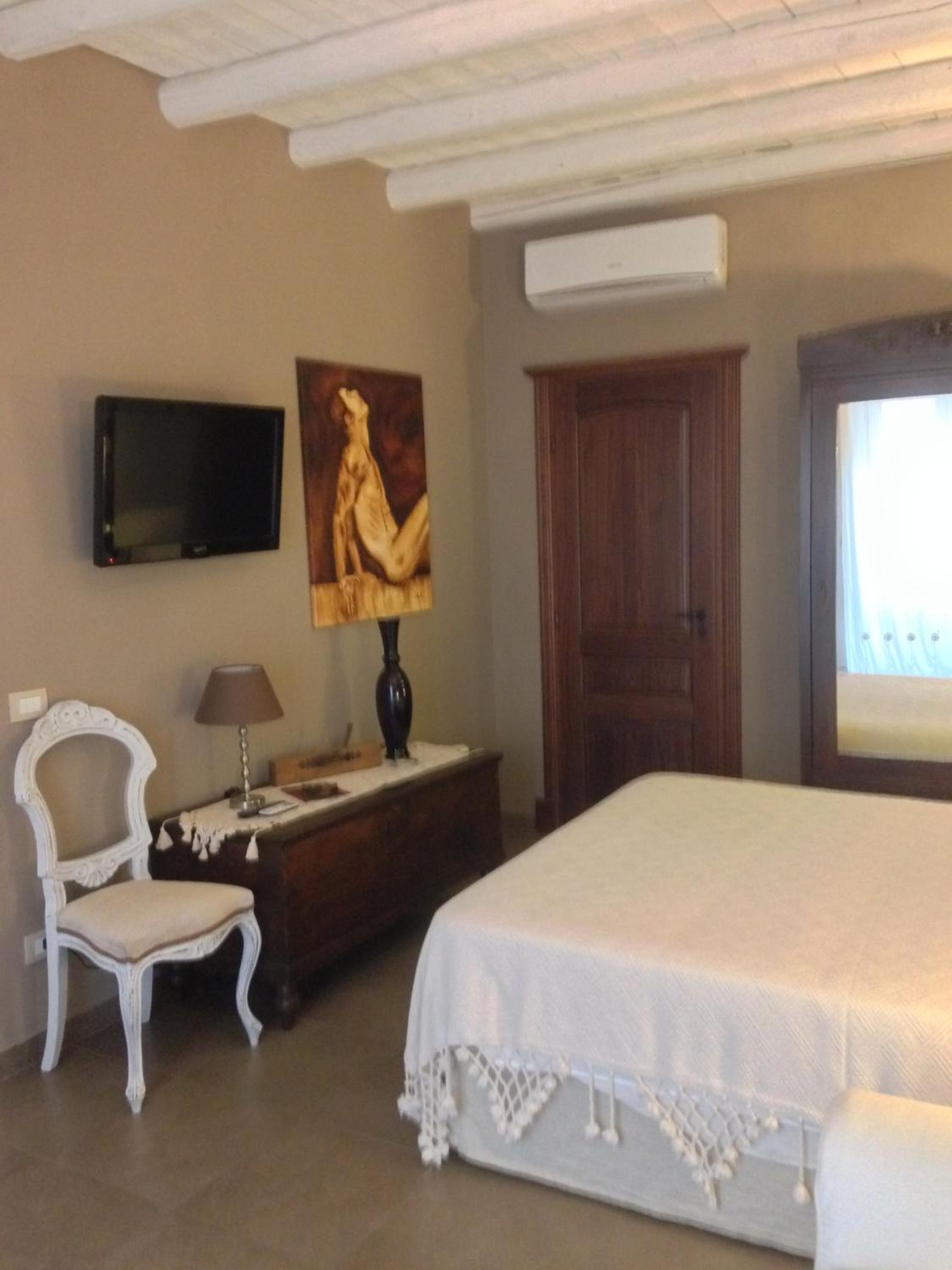 Quadruple Room with Balcony - Photo 6