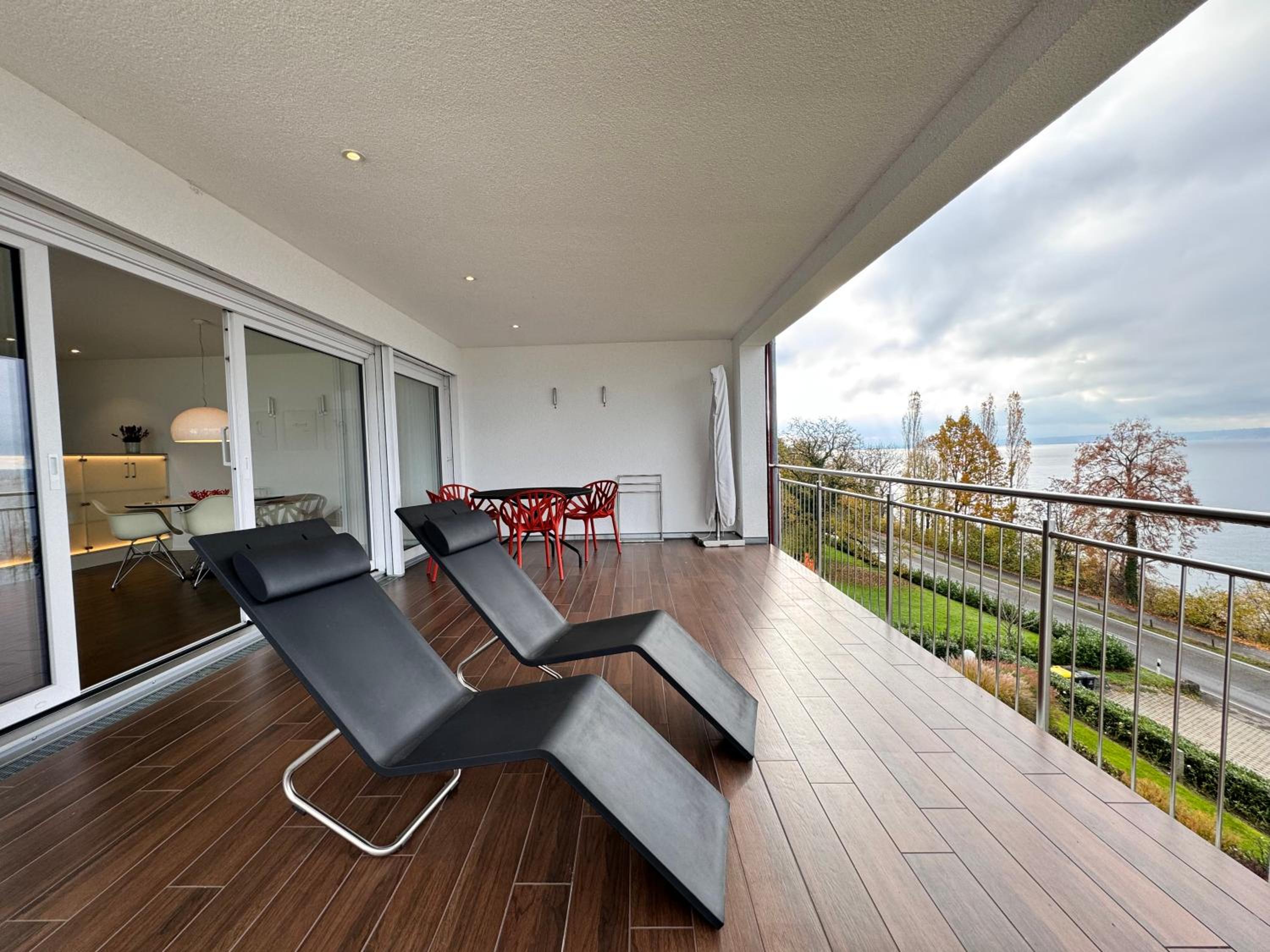 Apartment with Lake View photo 2