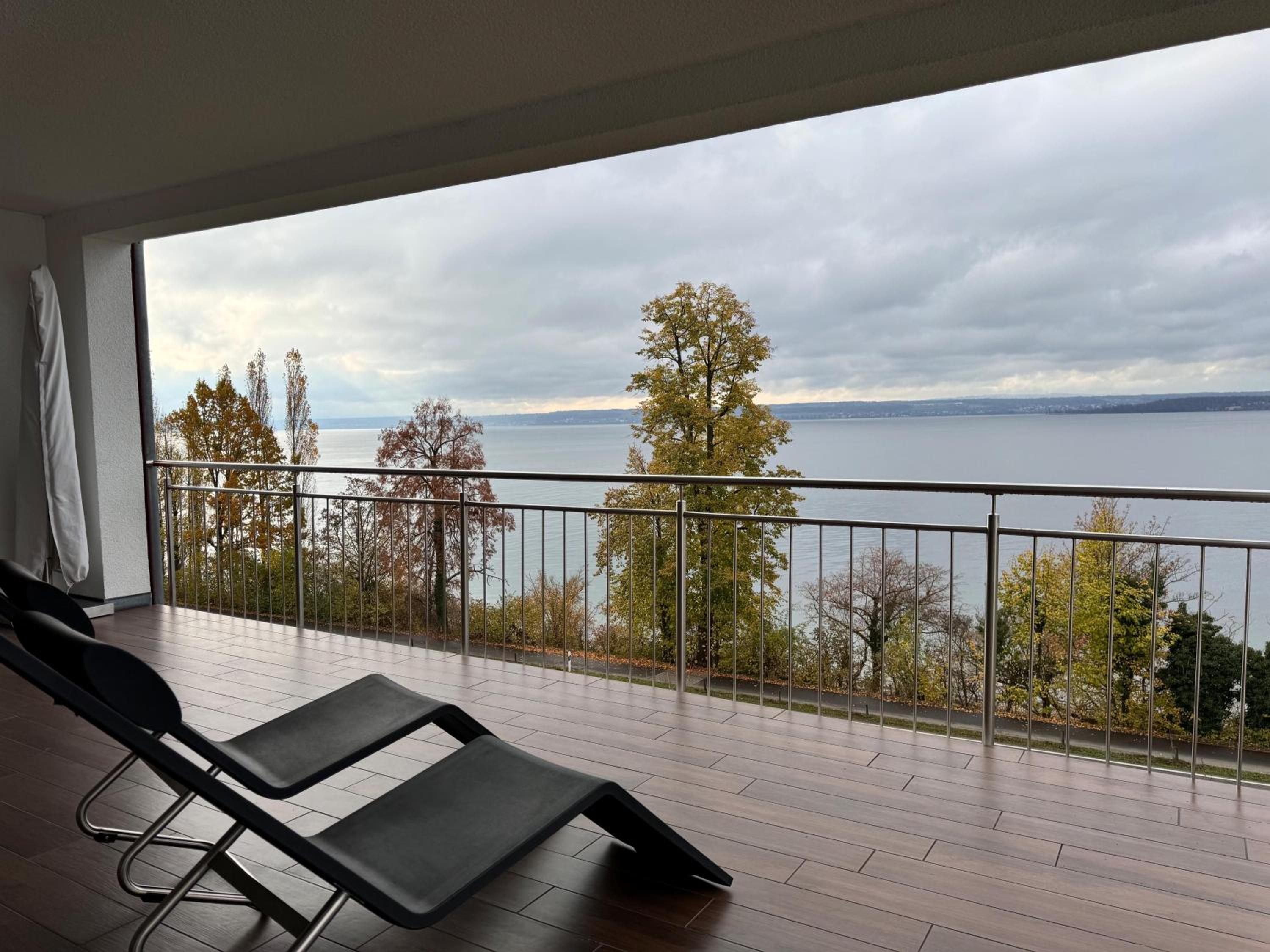 Apartment with Lake View photo 3