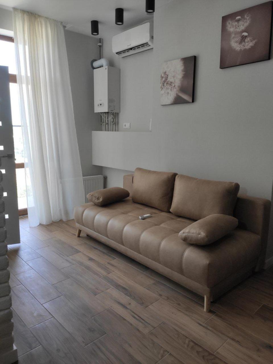 Superior Family Room photo 1