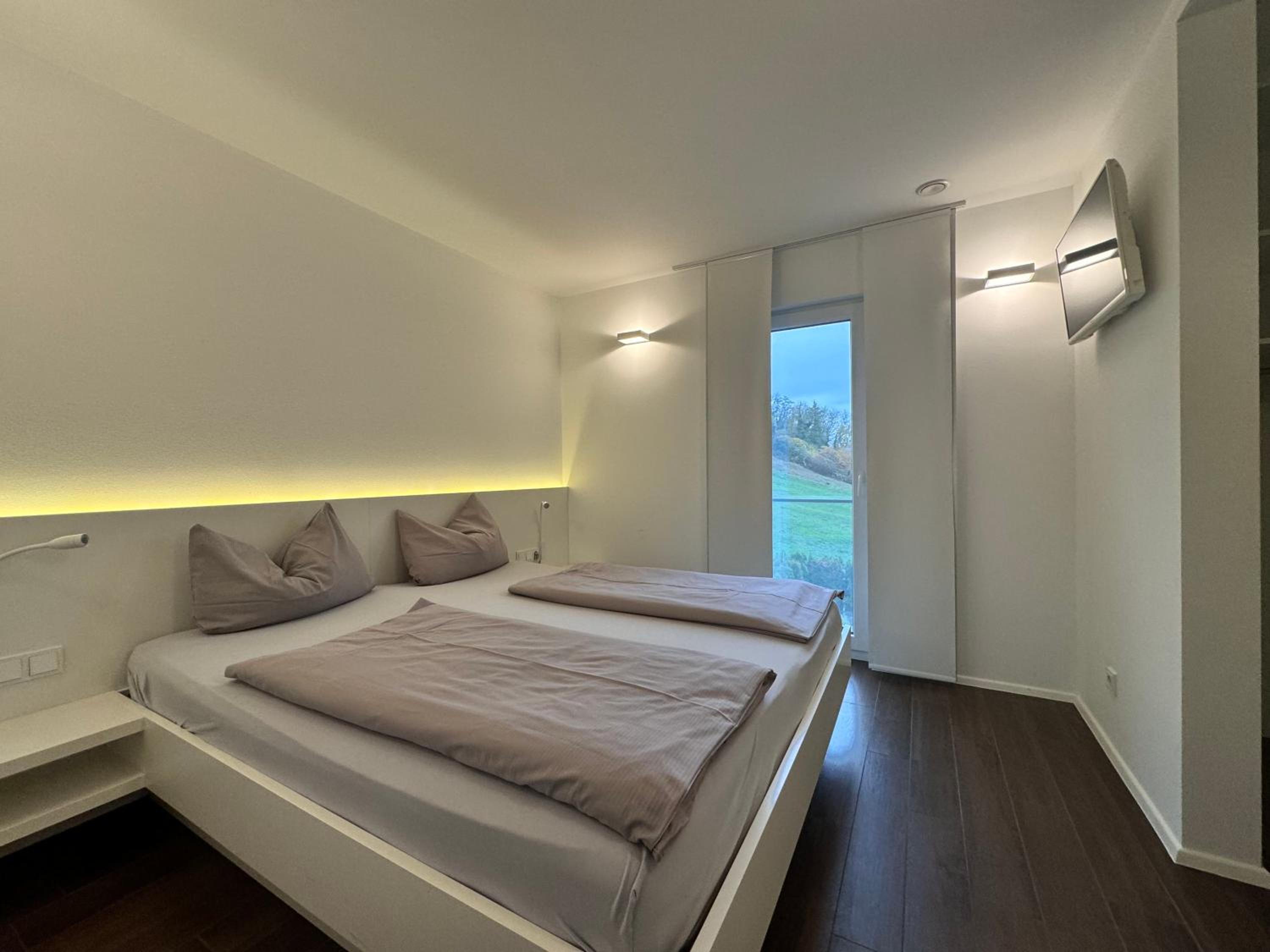 Apartment with Lake View photo 2