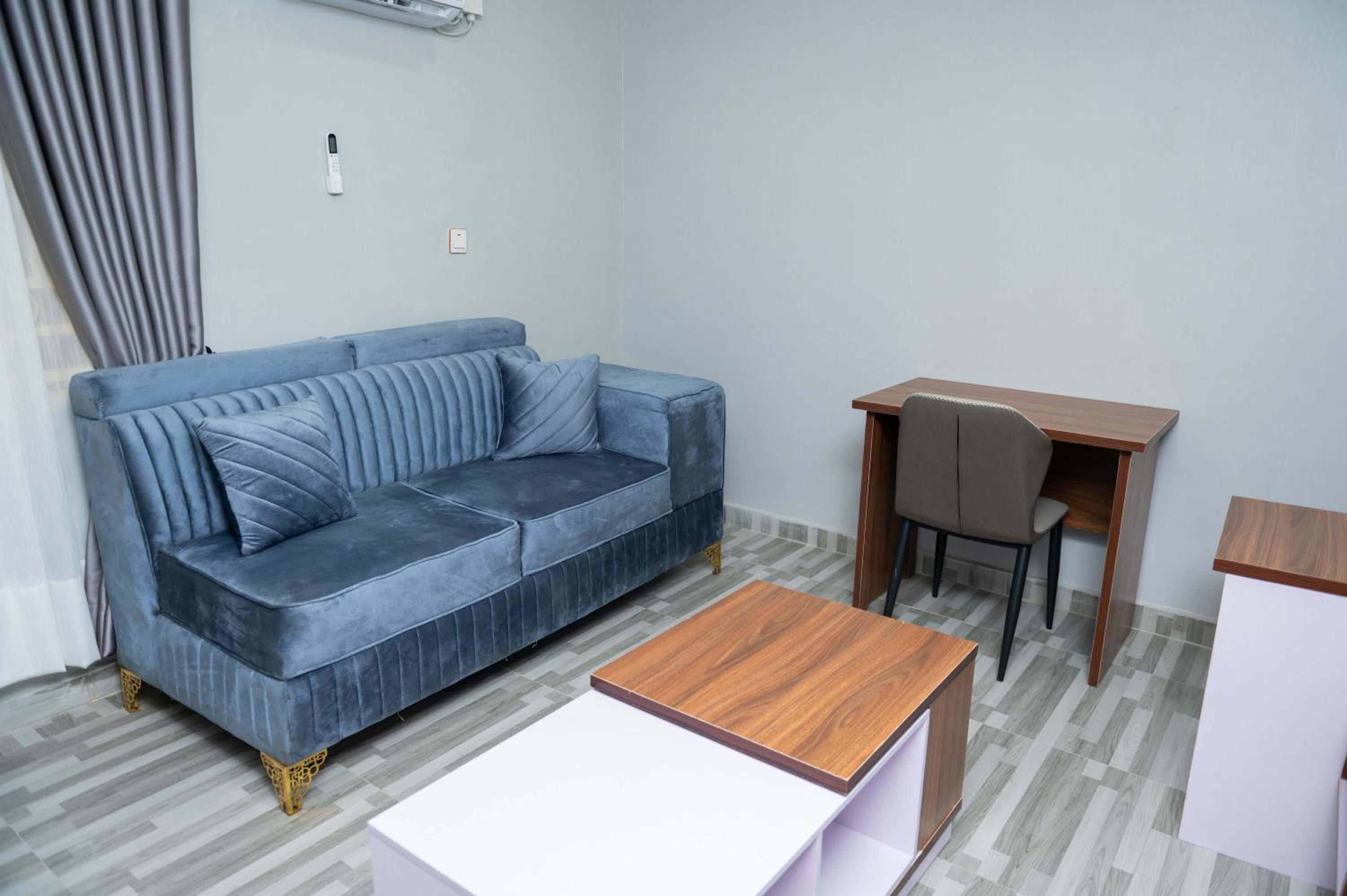 Deluxe One-Bedroom Apartment with City View photo 3