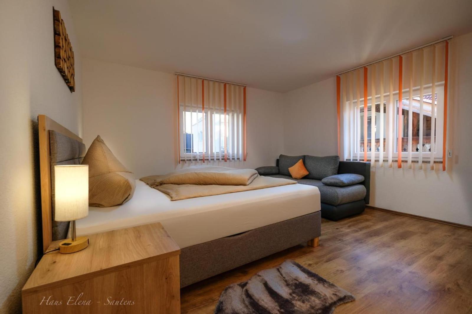 Two-Bedroom Apartment with Mountain View - Photo 8