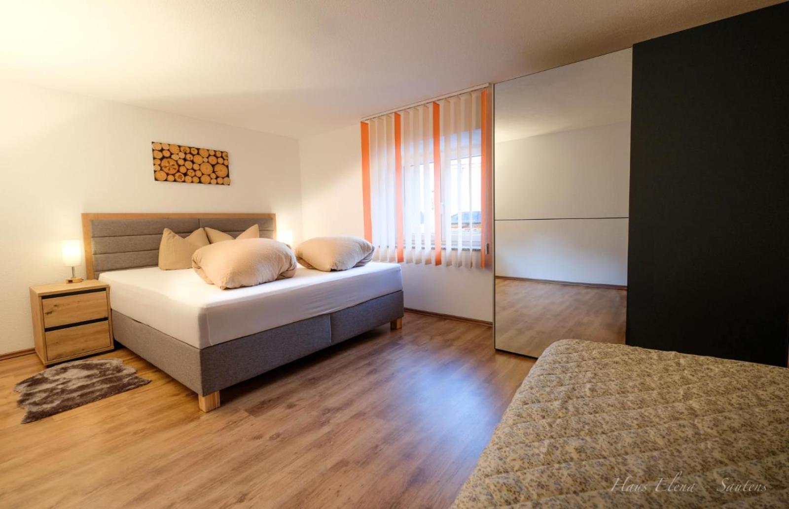Two-Bedroom Apartment with Mountain View - Photo 9