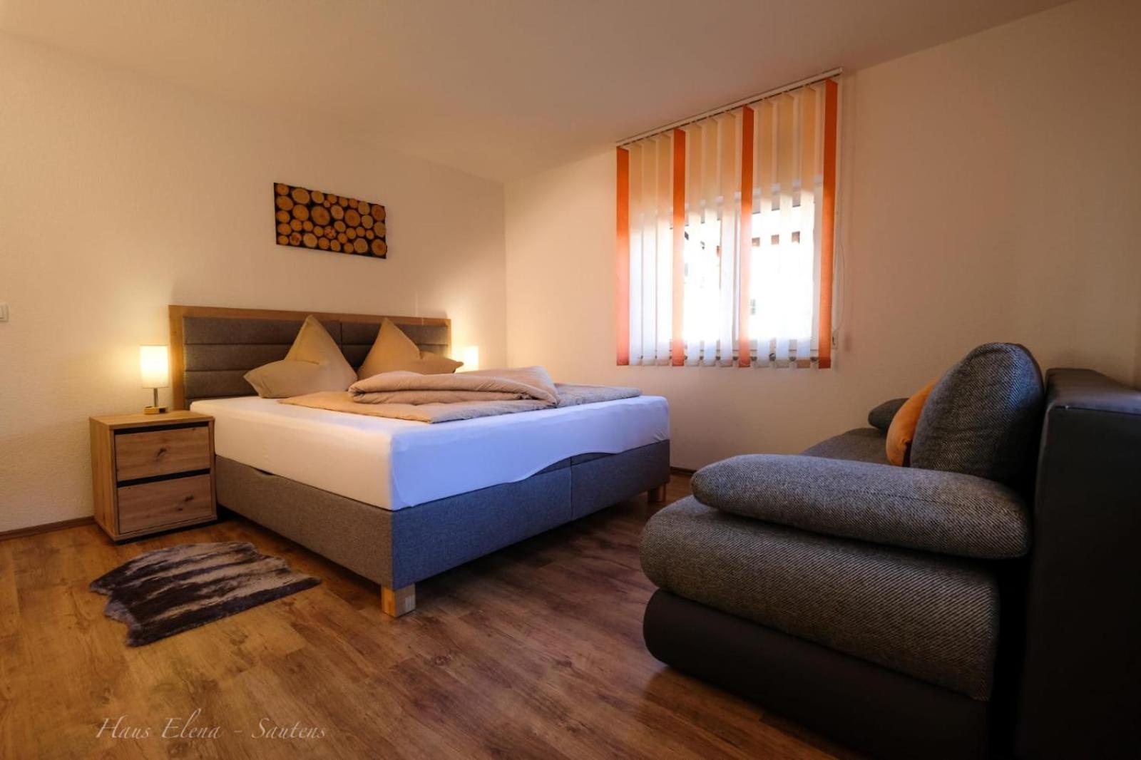 Two-Bedroom Apartment with Mountain View - Photo 11