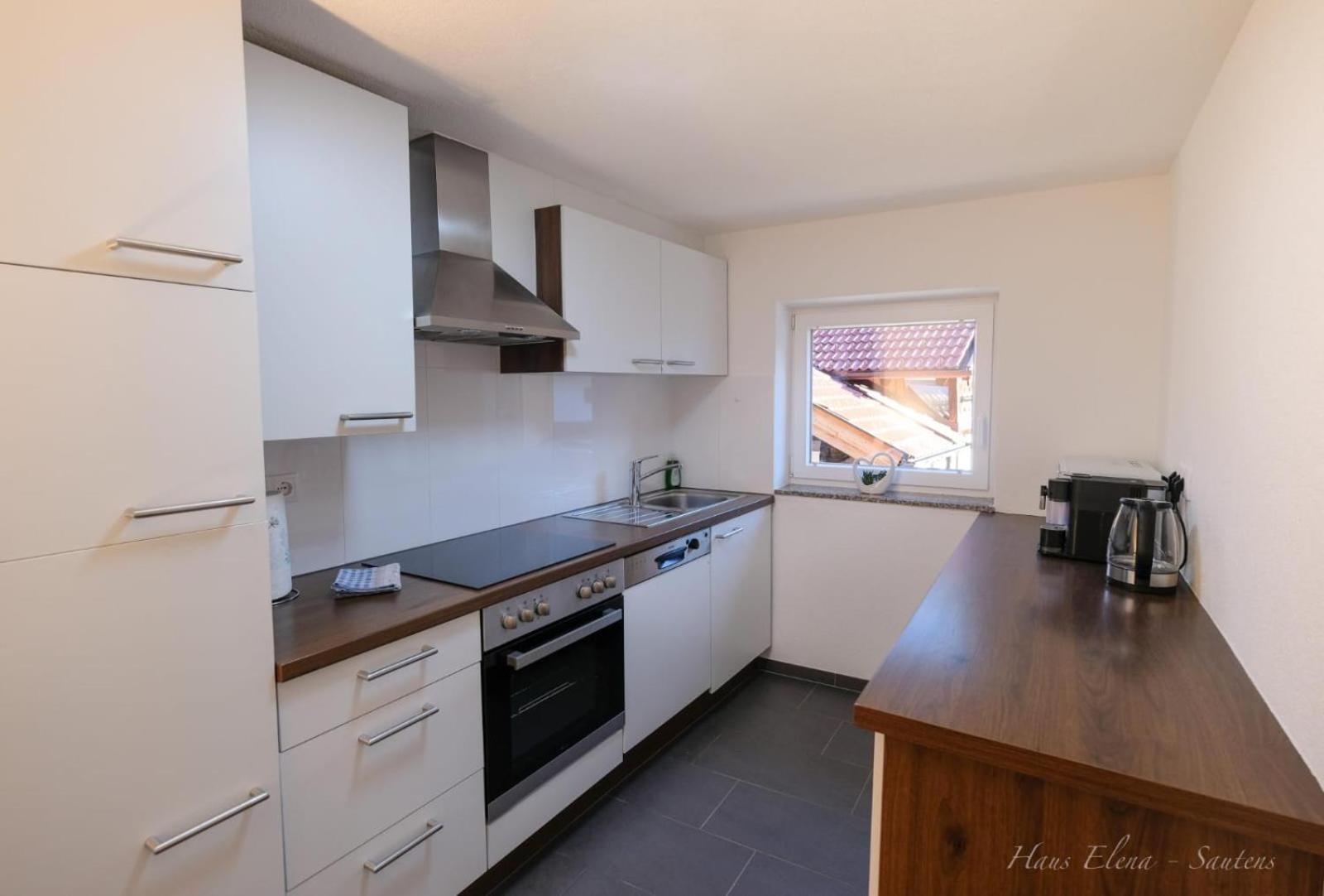 Two-Bedroom Apartment with Mountain View - Photo 12