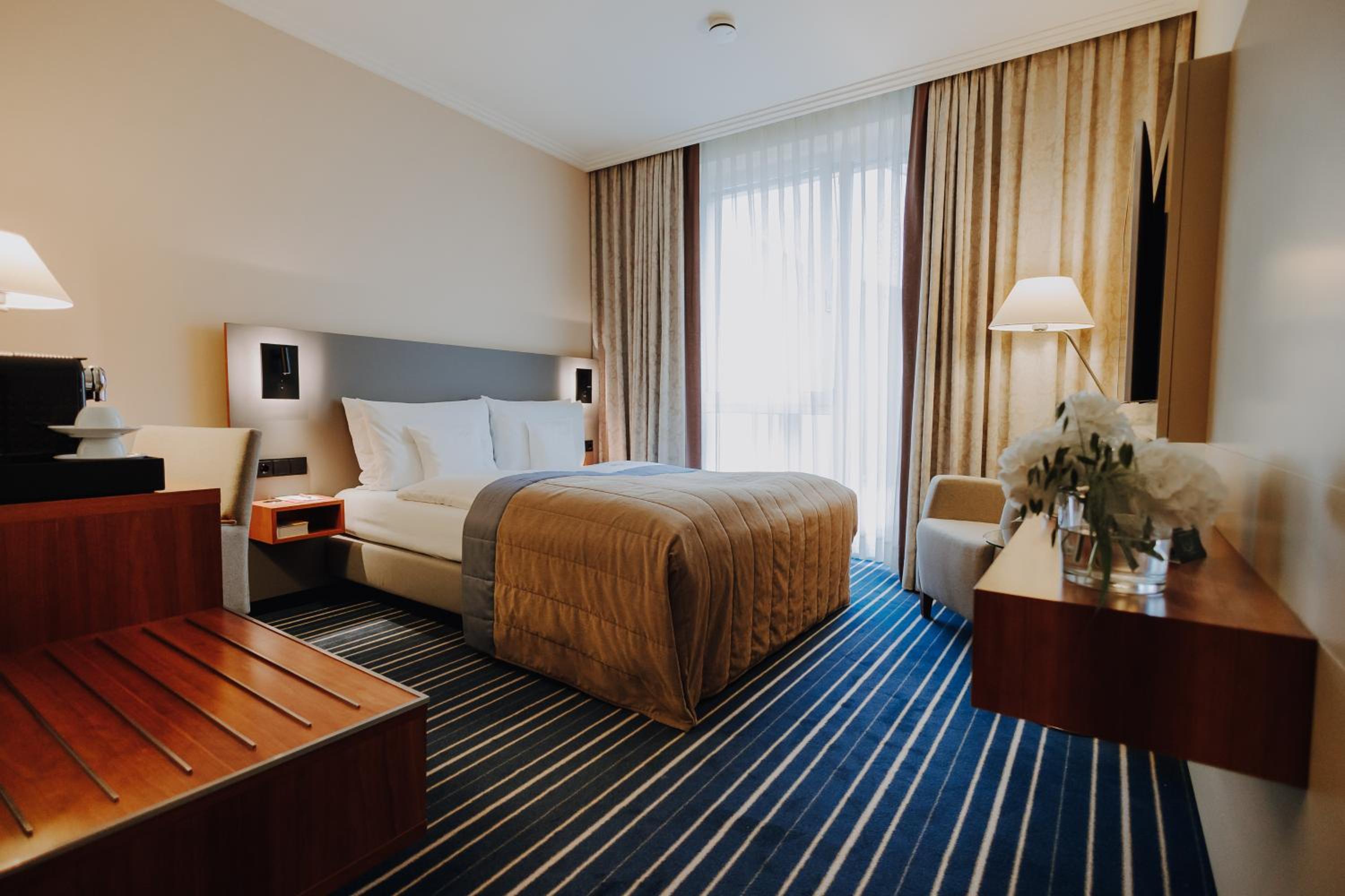 Standard Queen Room
