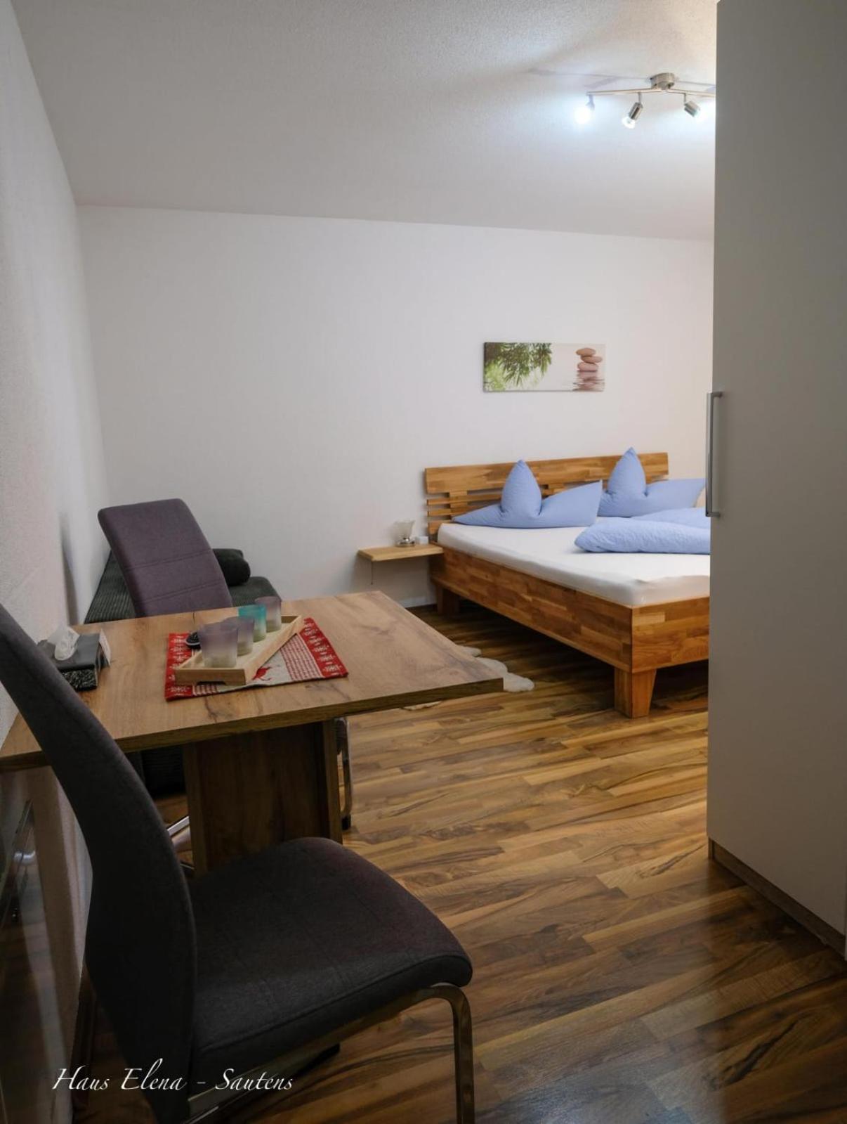 Studio Apartment - Photo 2