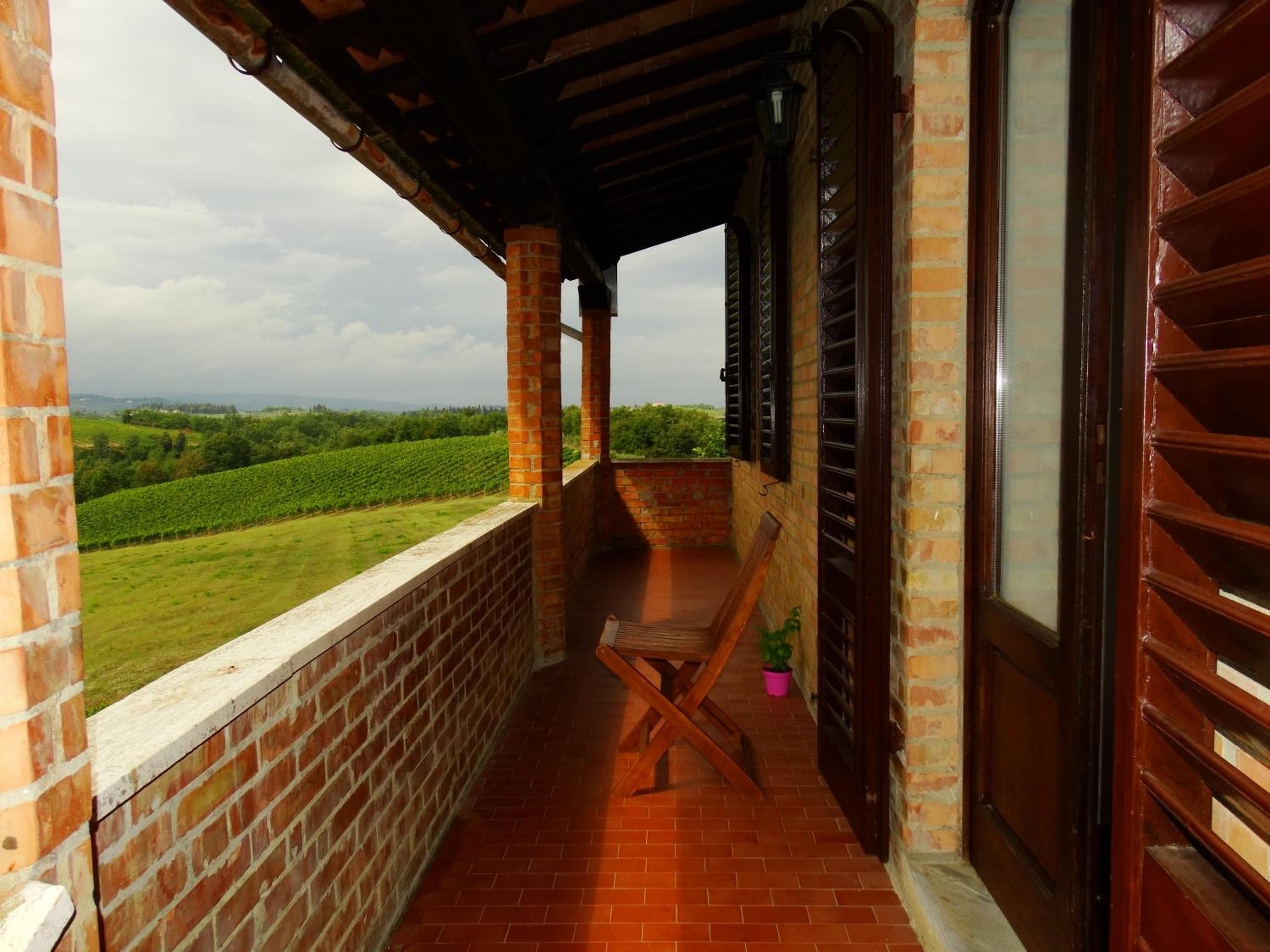 Large Two-Bedroom Apartment with Balcony photo 3