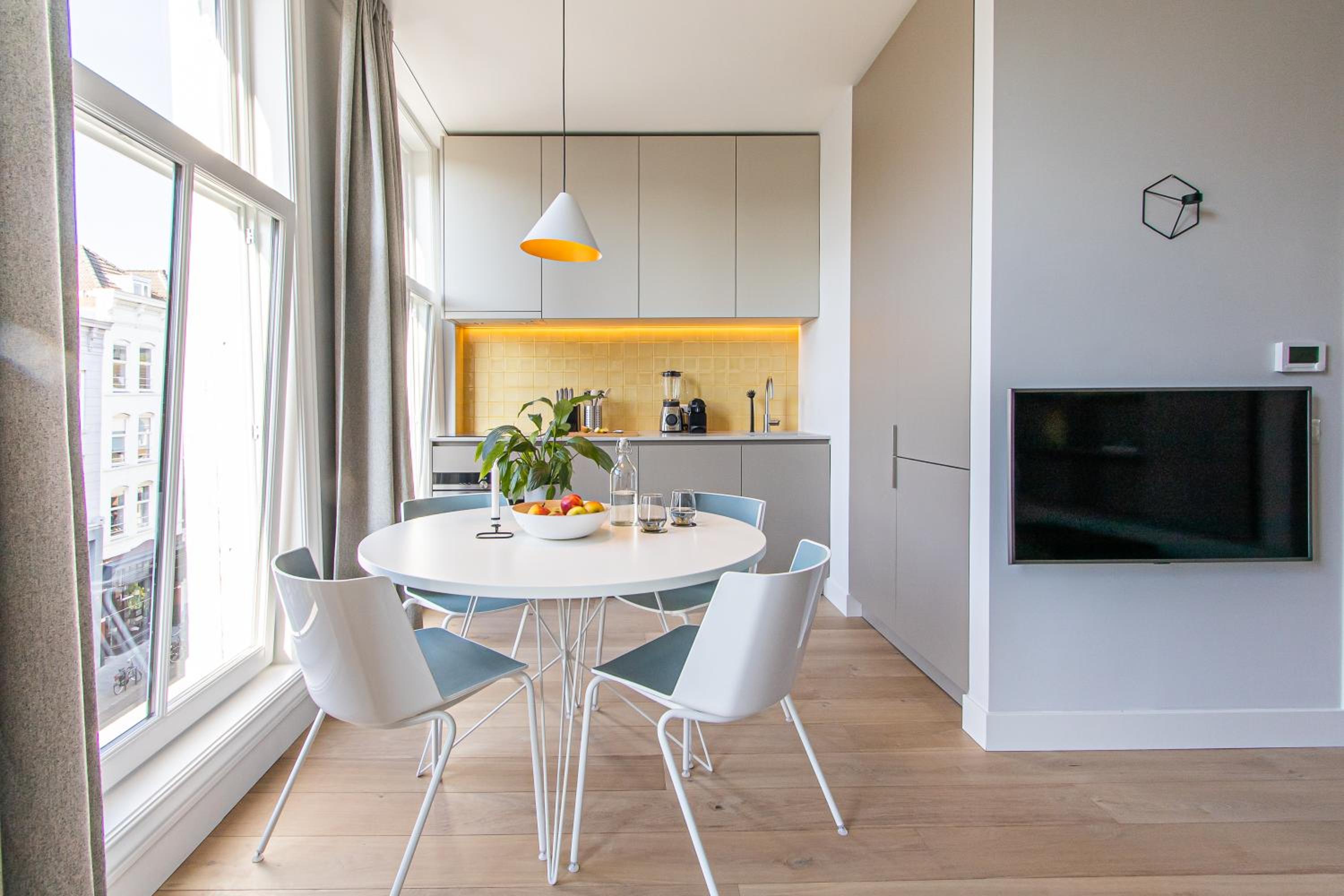 One-Bedroom Apartment with City View photo 2