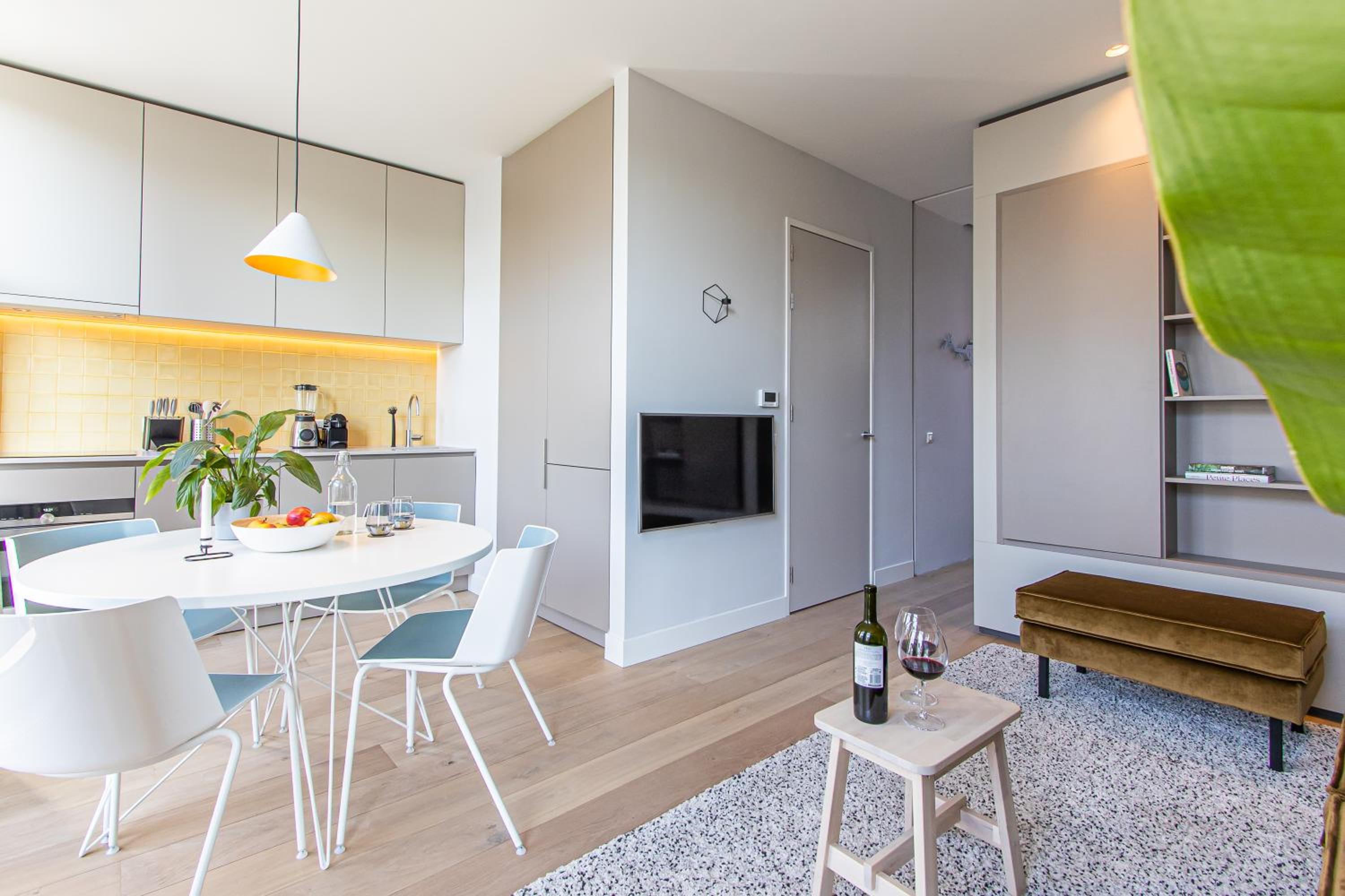 One-Bedroom Apartment with City View photo 3