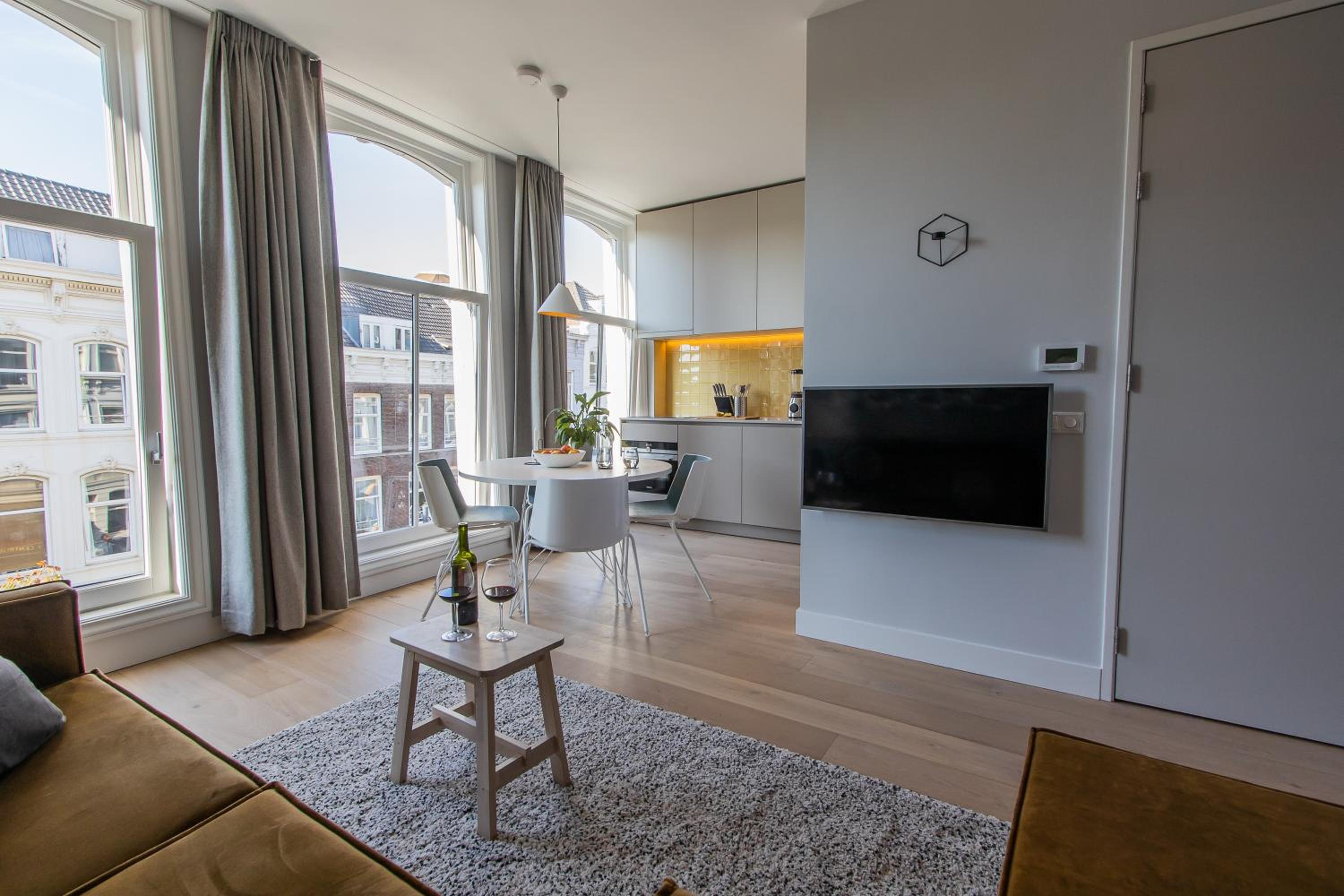 One-Bedroom Apartment with City View photo 3