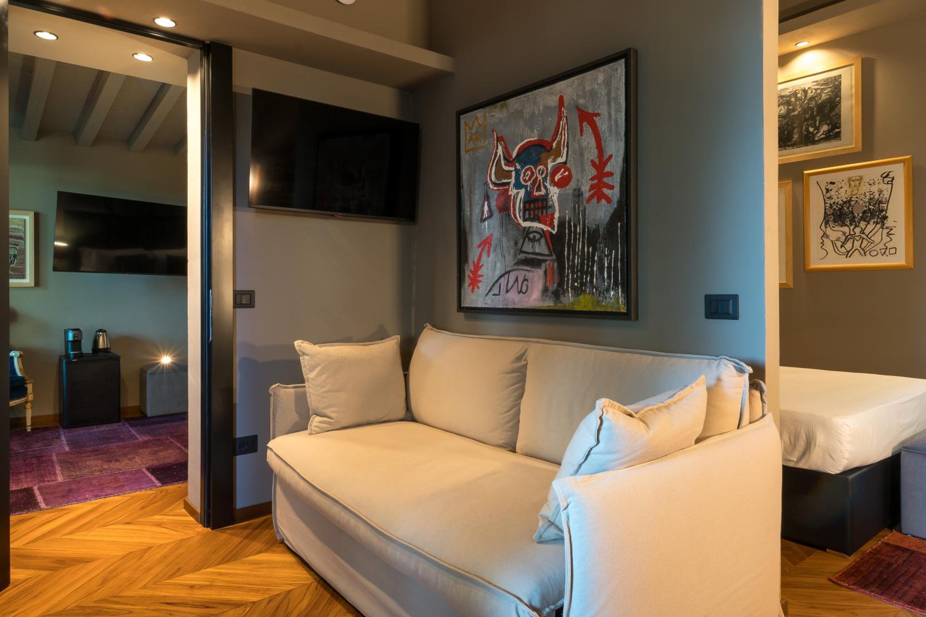 Apartment with Garden View