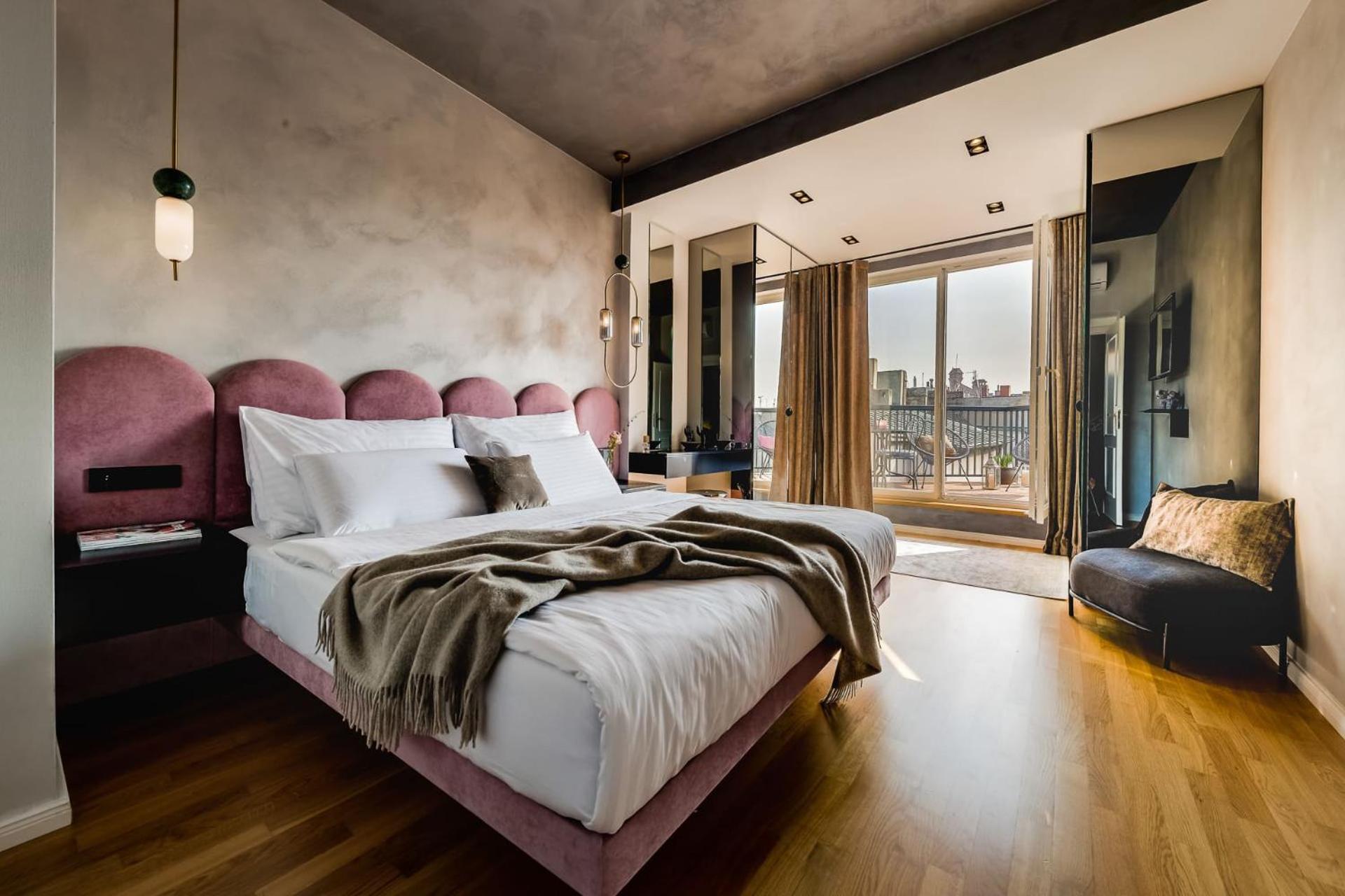 One-Bedroom Apartment with Balcony