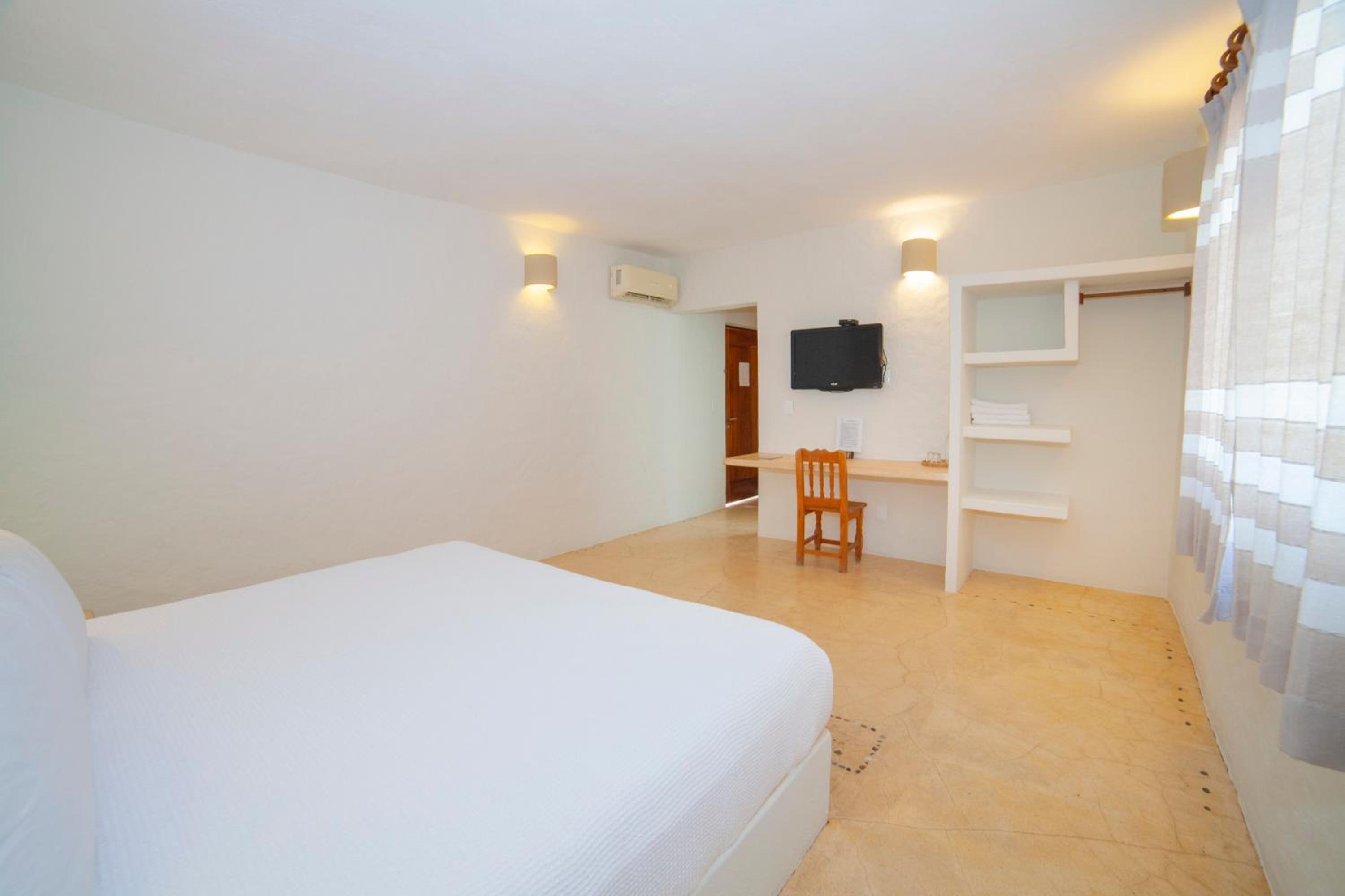 Budget Double Room - Photo 2