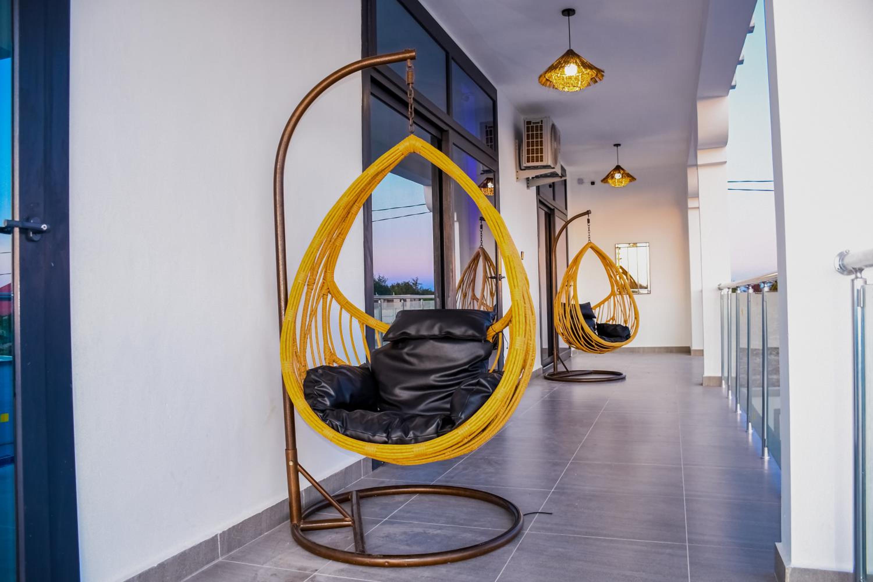 One-Bedroom Apartment With Pool View photo 2