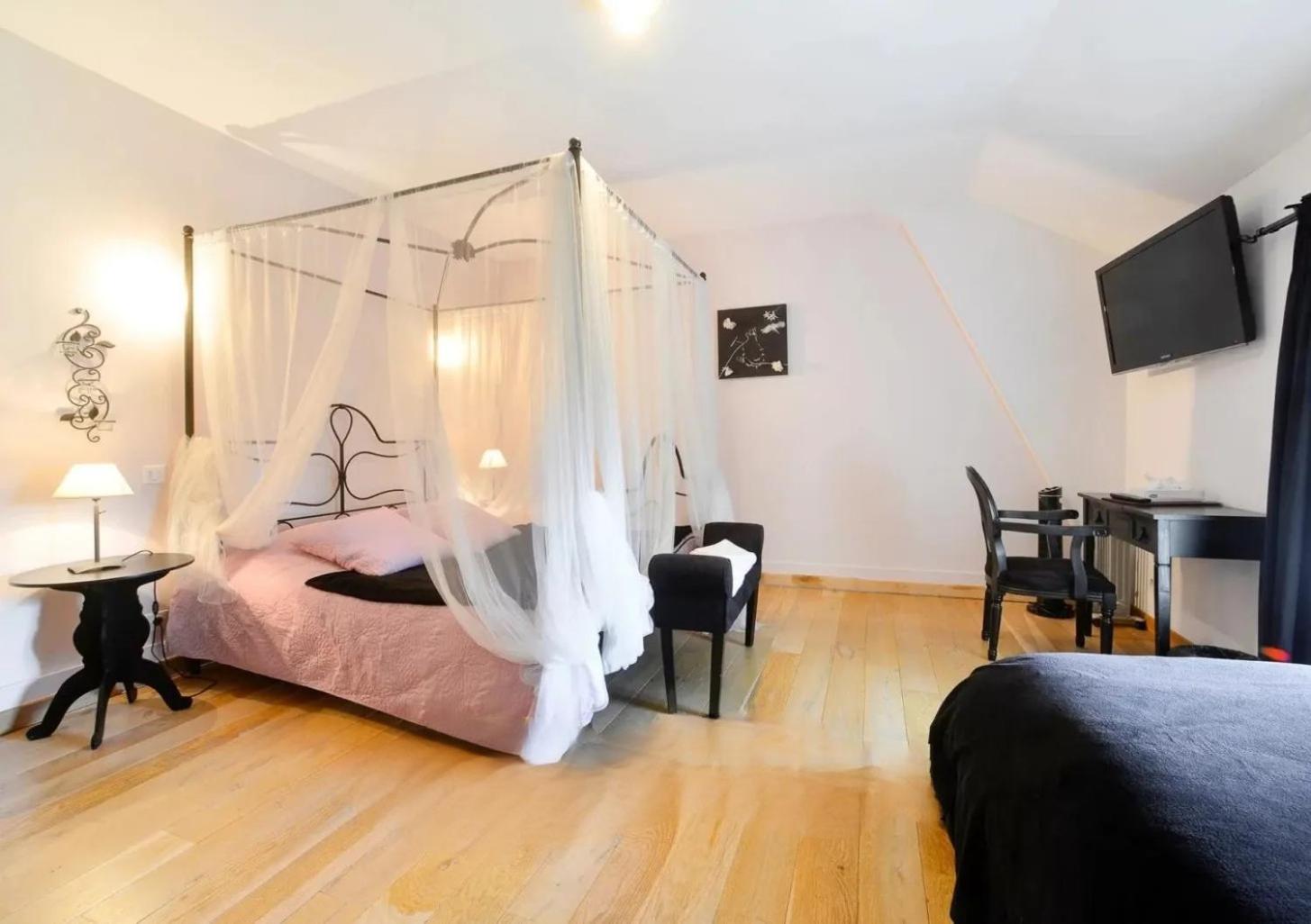 Twin Room - Photo 3
