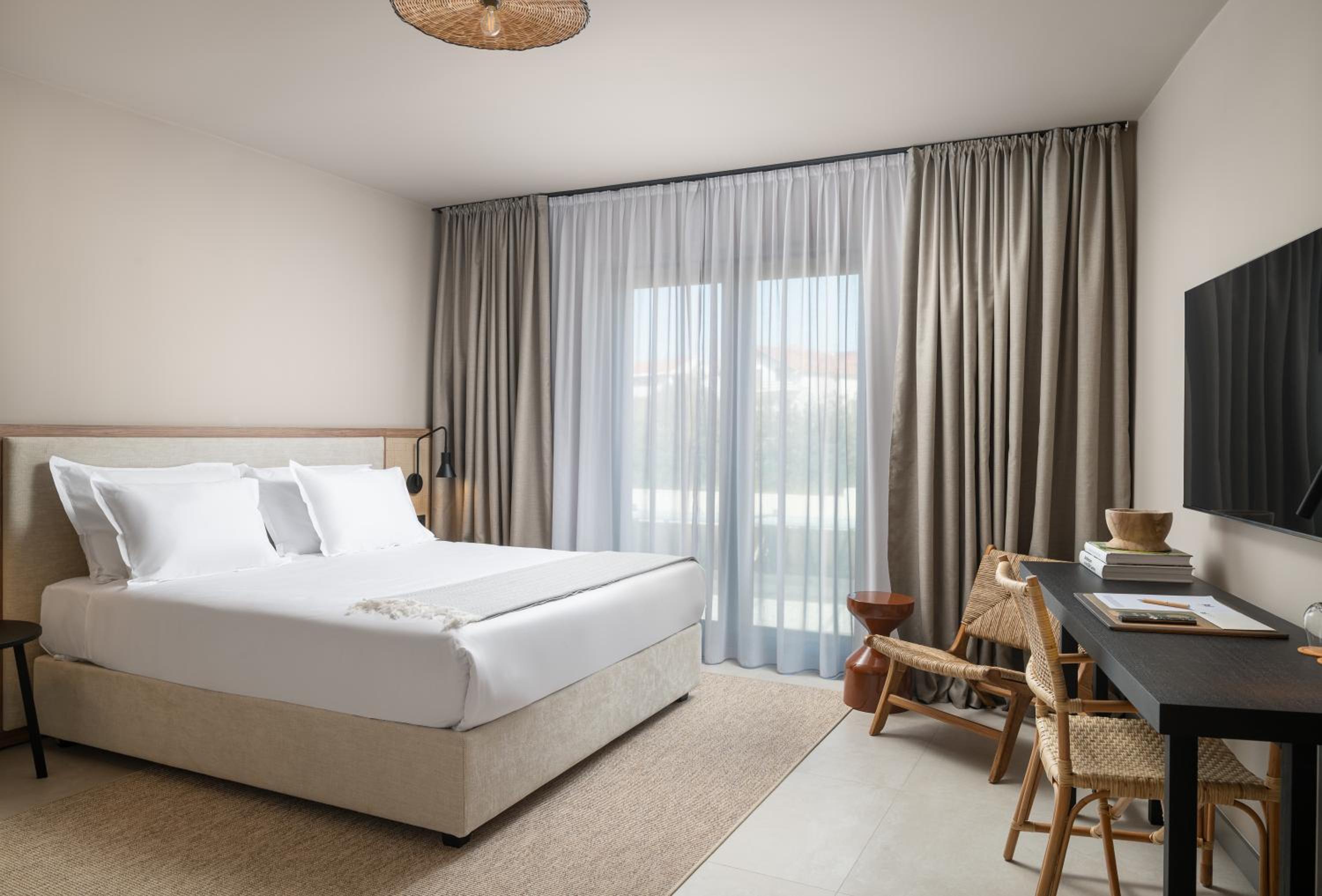 Superior Family Suite - Photo 9