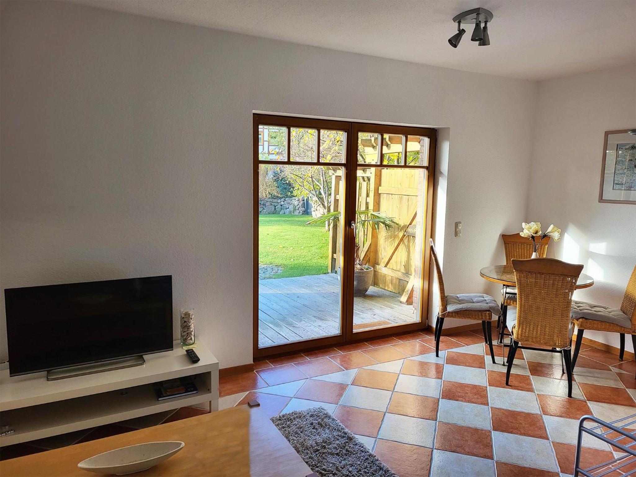 One-Bedroom Apartment with Terrace photo 1