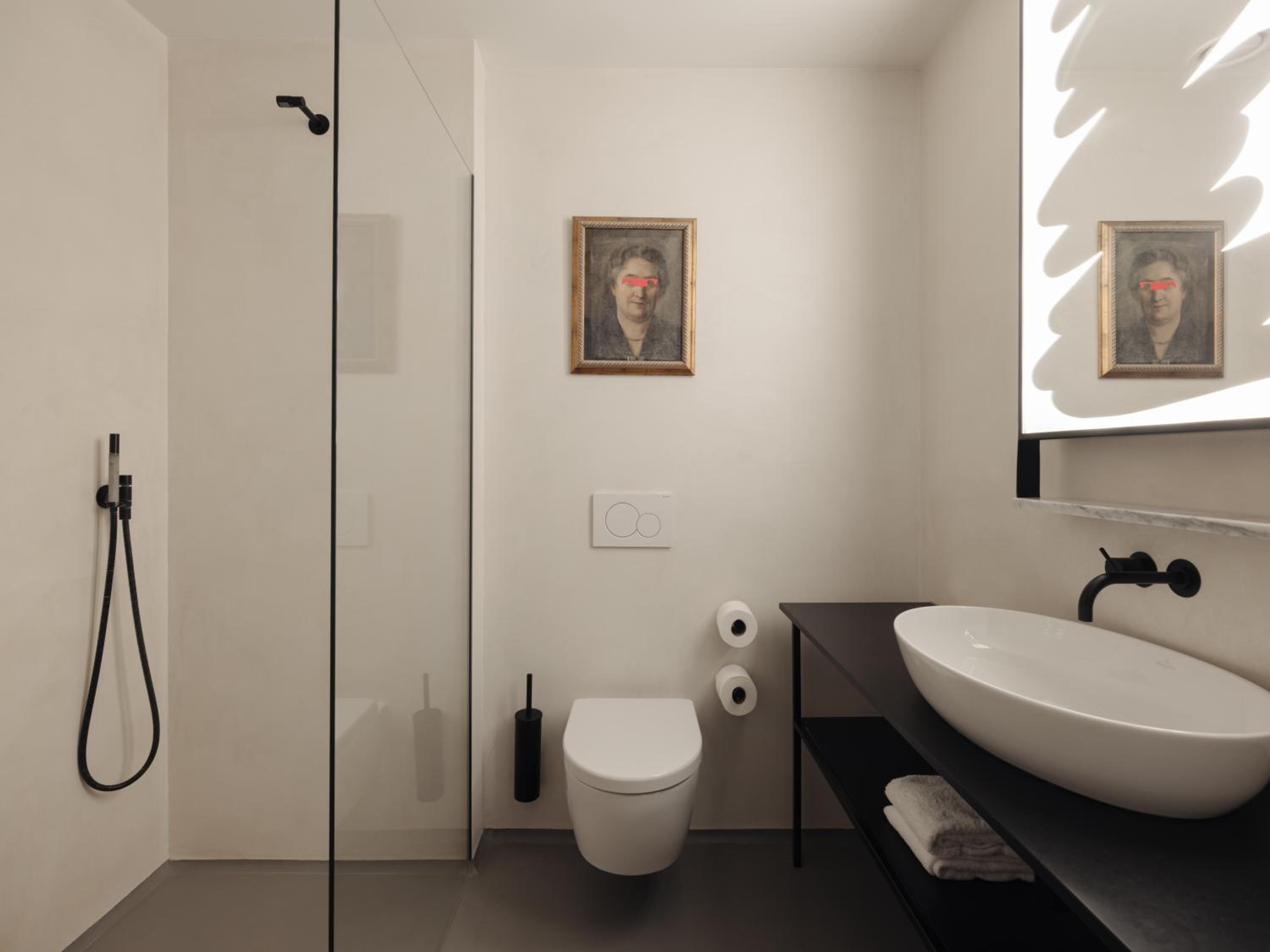 Double Room thumbnail 5