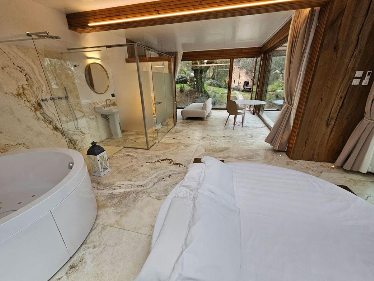 Suite with Spa Bath - Photo 18