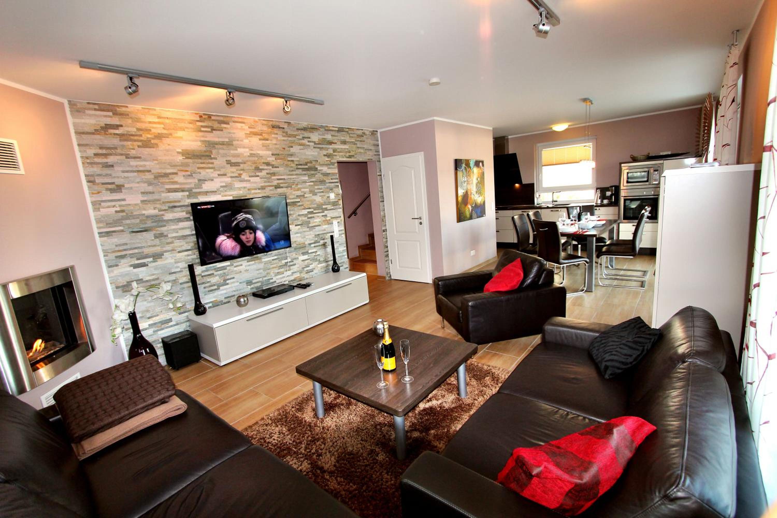 Three-Bedroom House photo 2