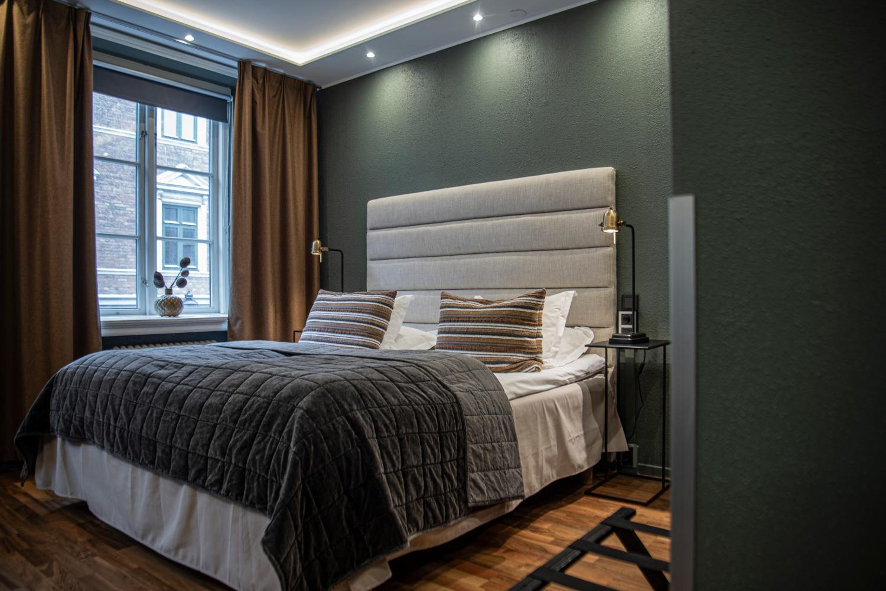Premium King Room - Non-Smoking - Photo 1