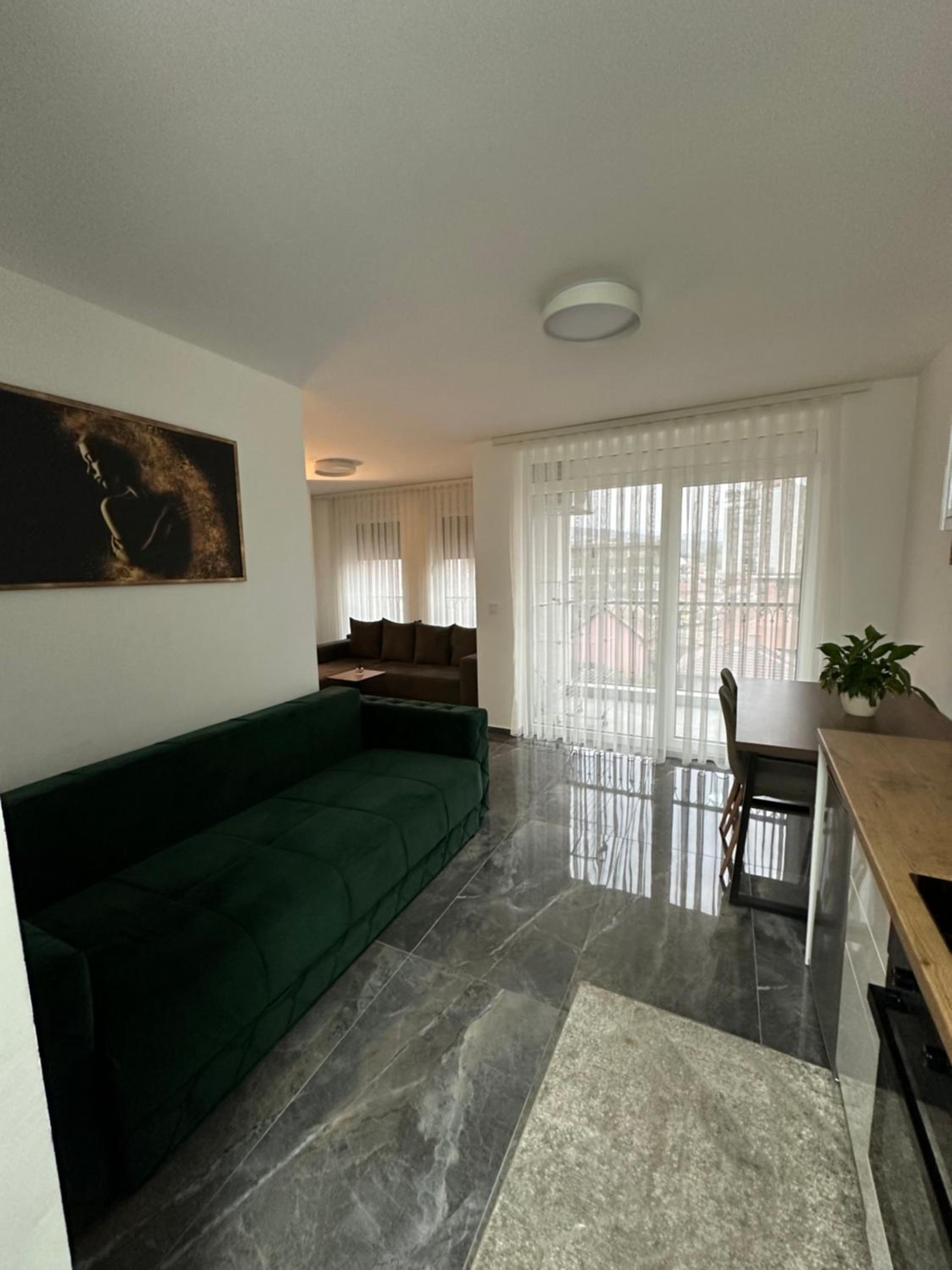One-Bedroom Apartment photo 1