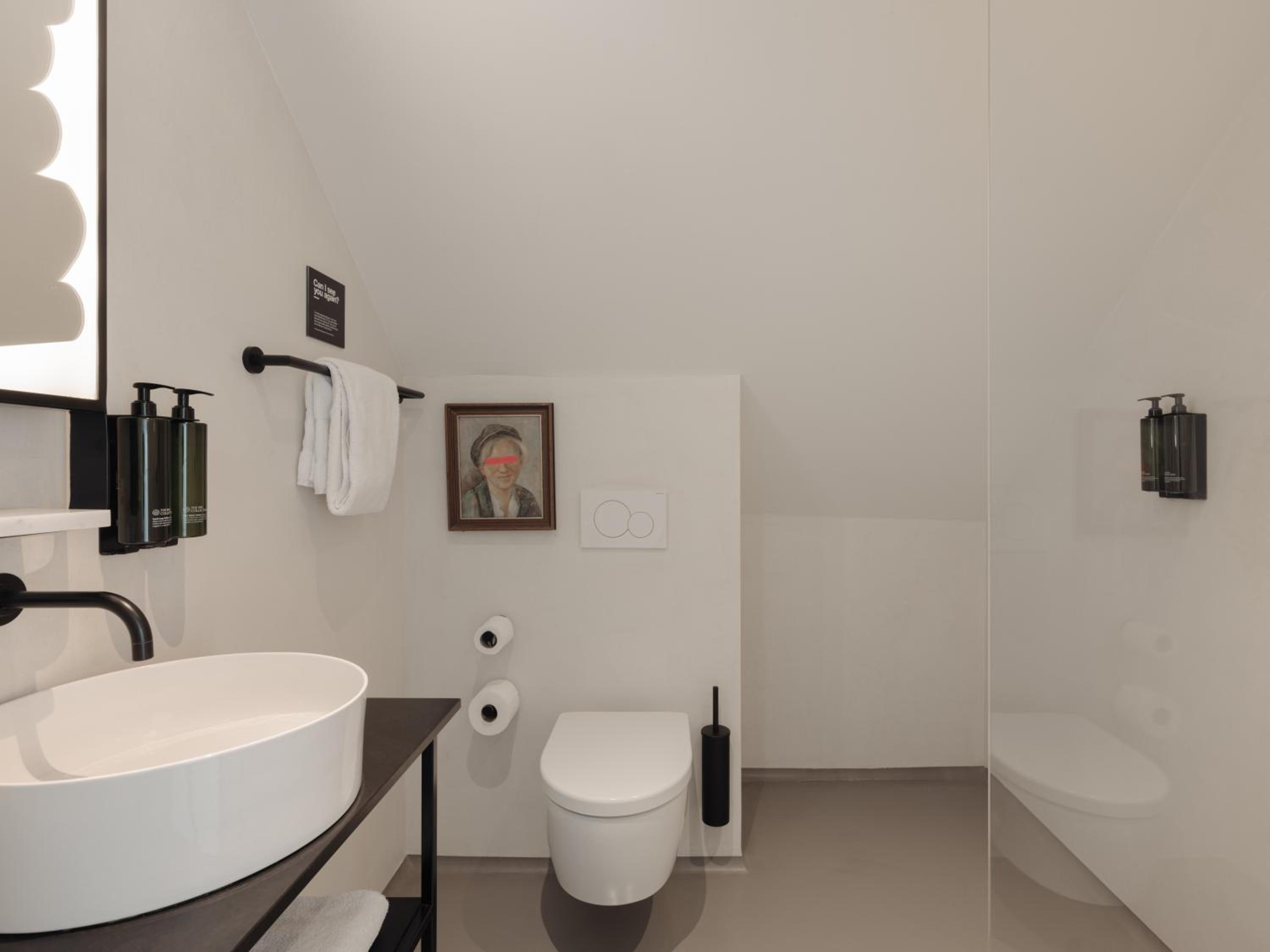 Small Double Room thumbnail 5