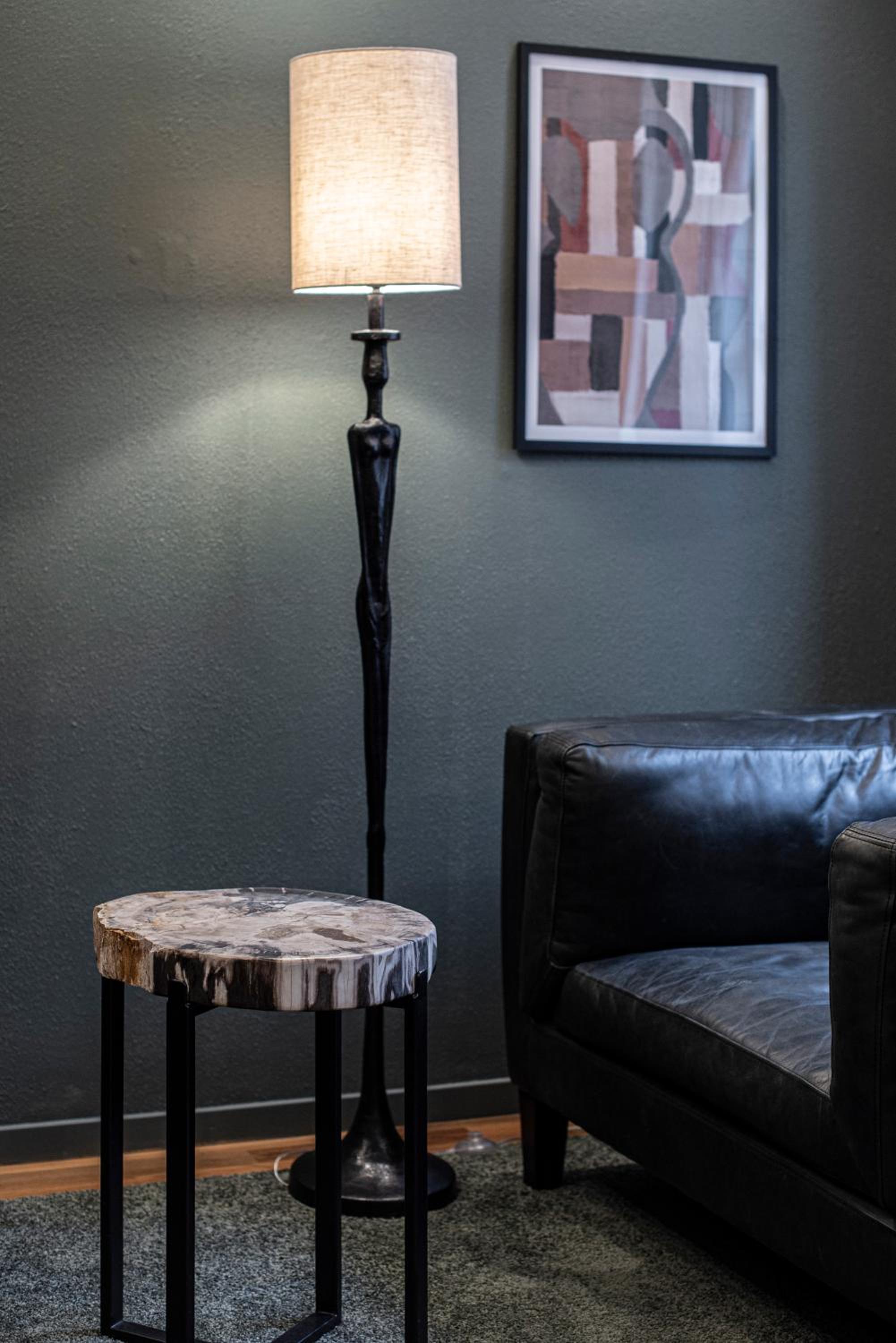 Premium King Room - Non-Smoking - Photo 6