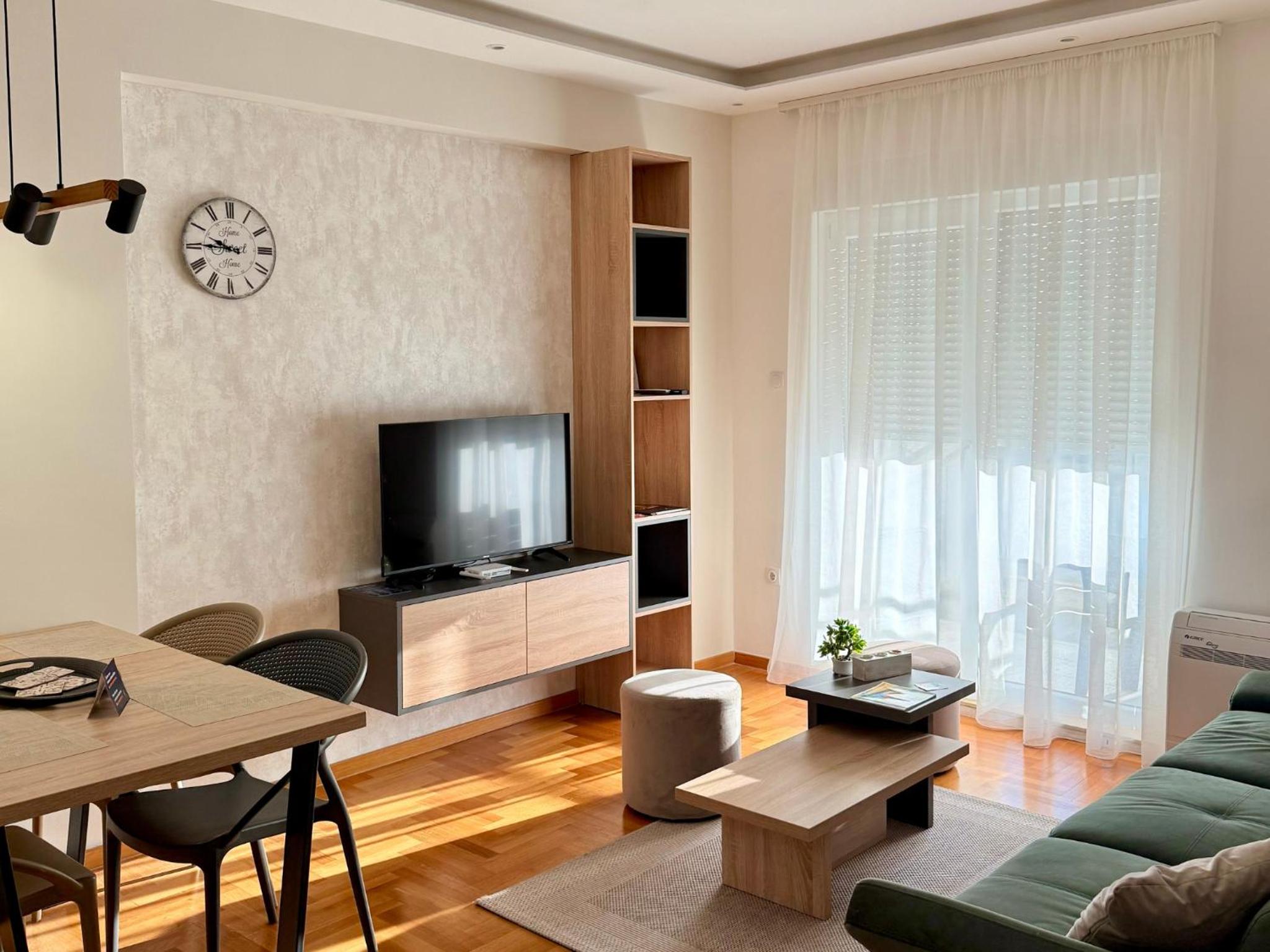 One-Bedroom Apartment photo 1