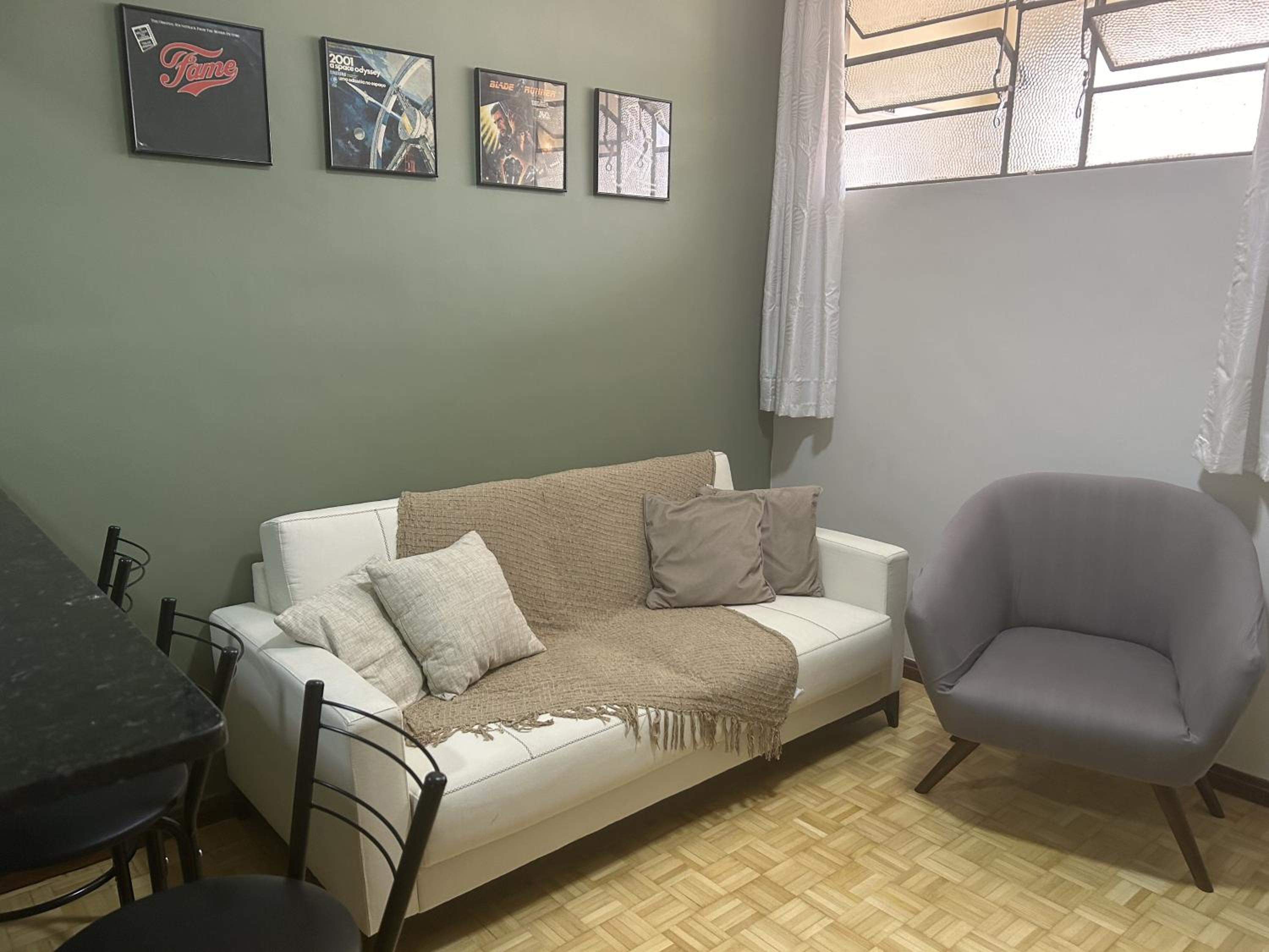 One-Bedroom Apartment photo 1
