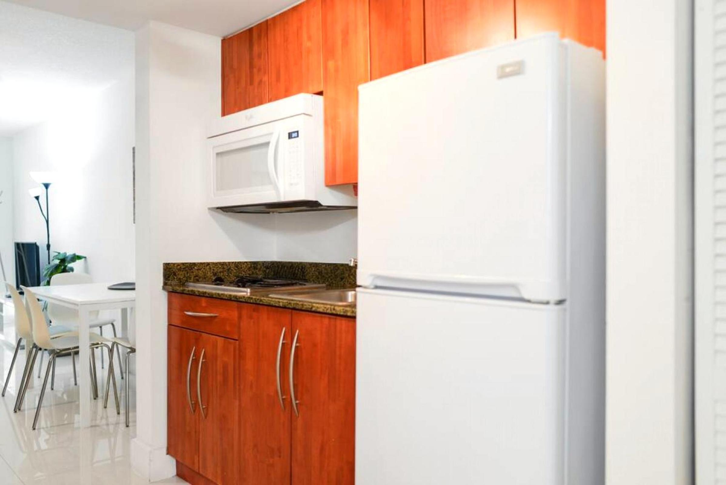 Studio Apartment With Queen Bed photo 3