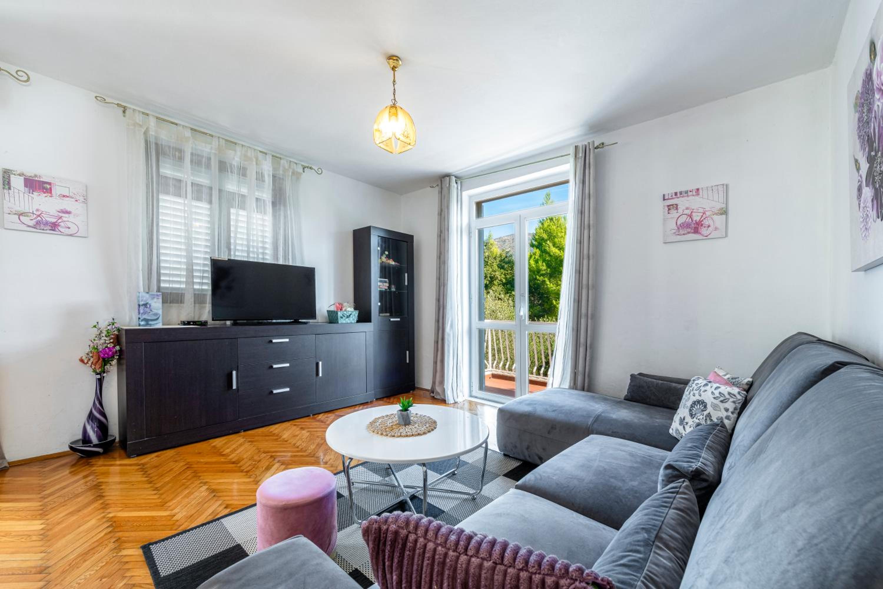Two-Bedroom Apartment with Balcony photo 3