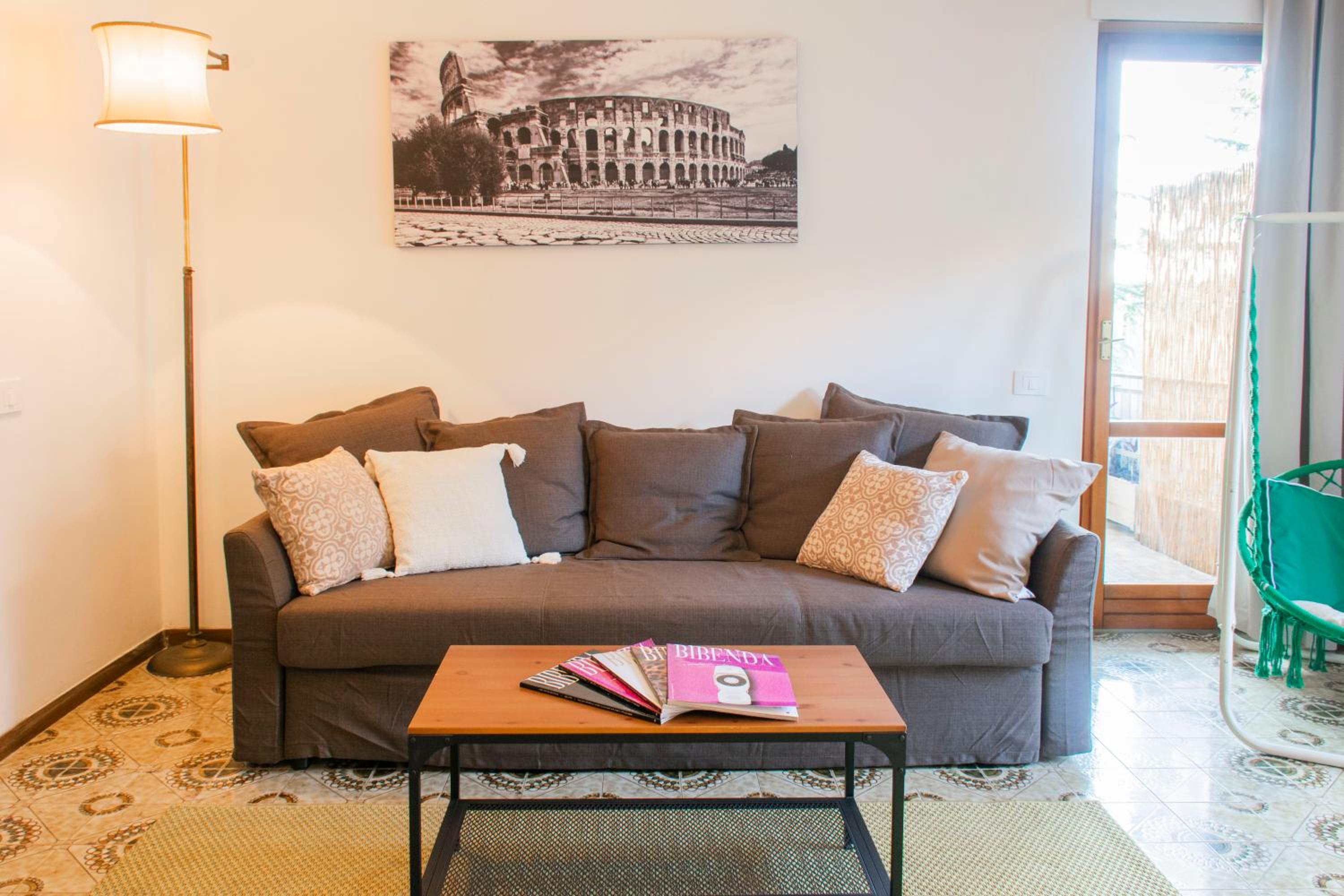 One-Bedroom Apartment with Park View
