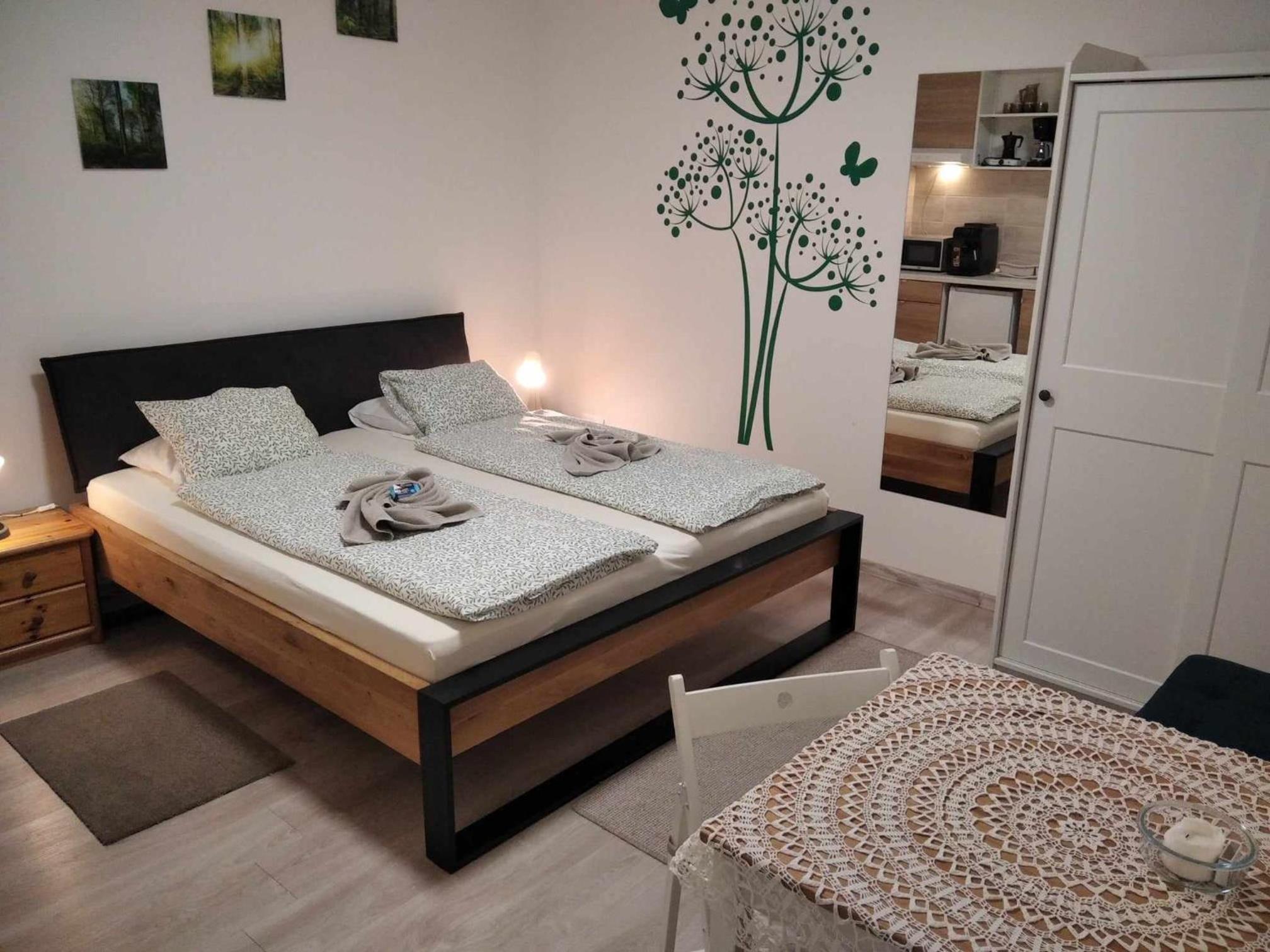 One-Bedroom Apartment - Photo 1