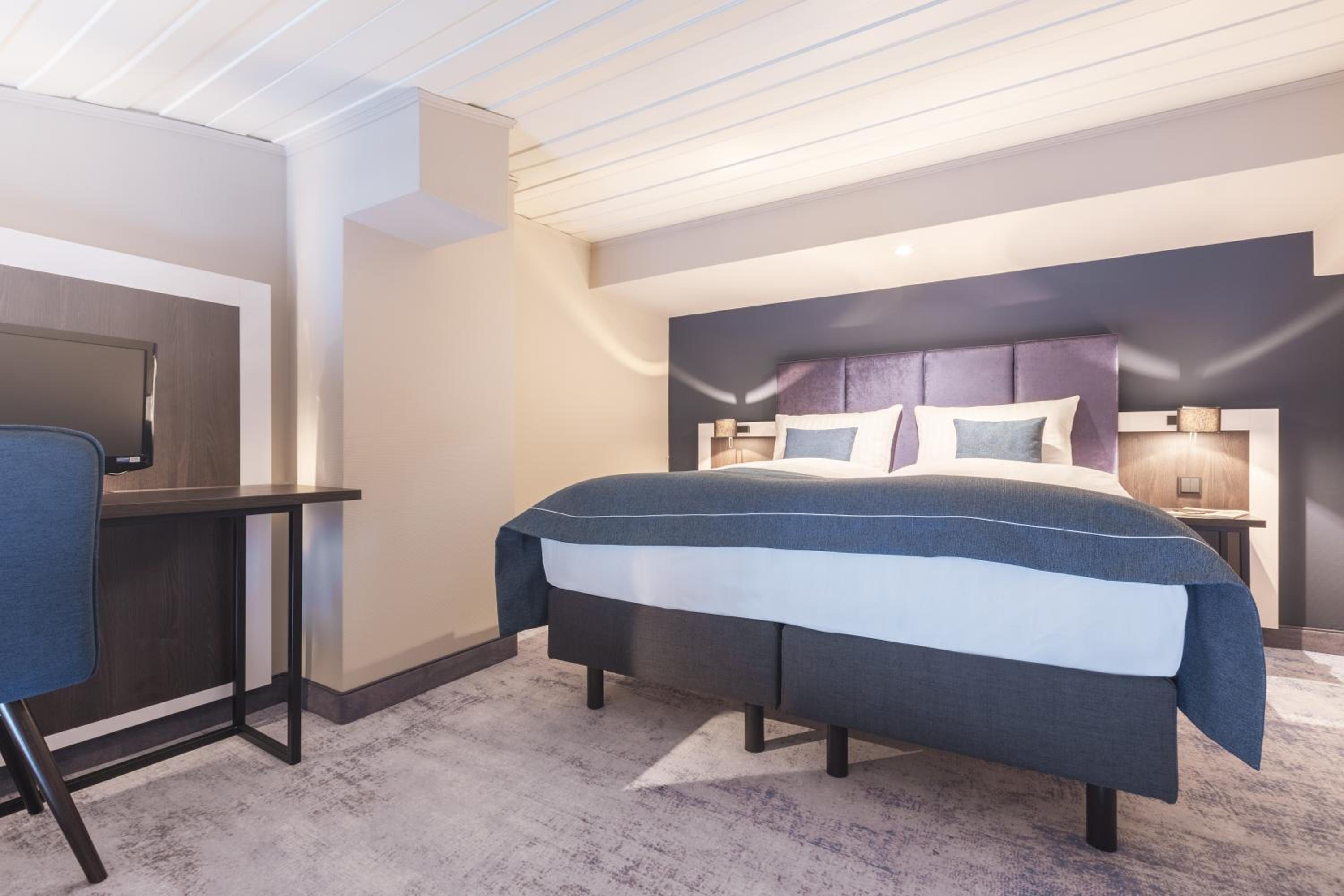 Premium Family Room with Queen Bed - Photo 5