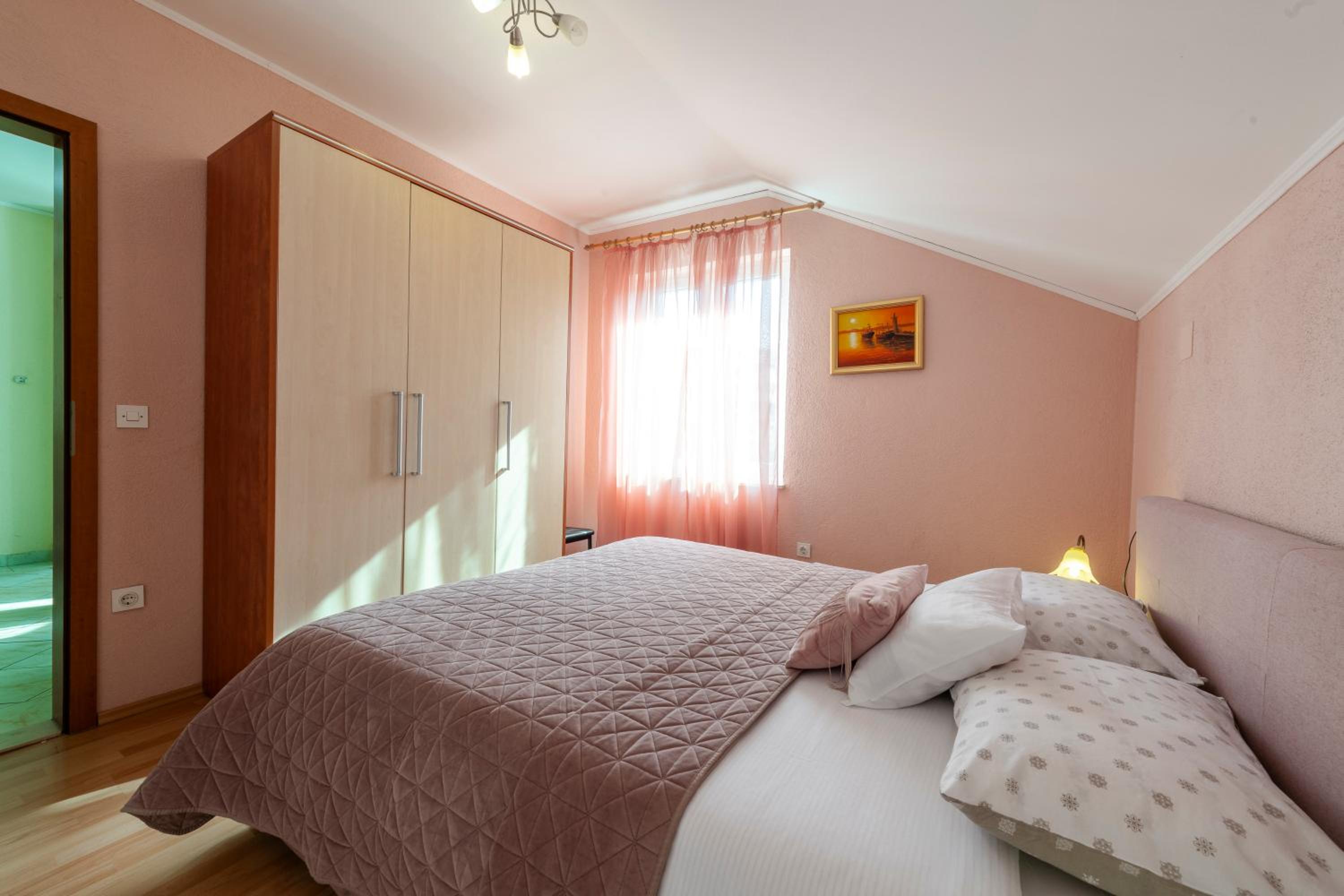 Two-Bedroom Apartment with Balcony and Sea View photo 3