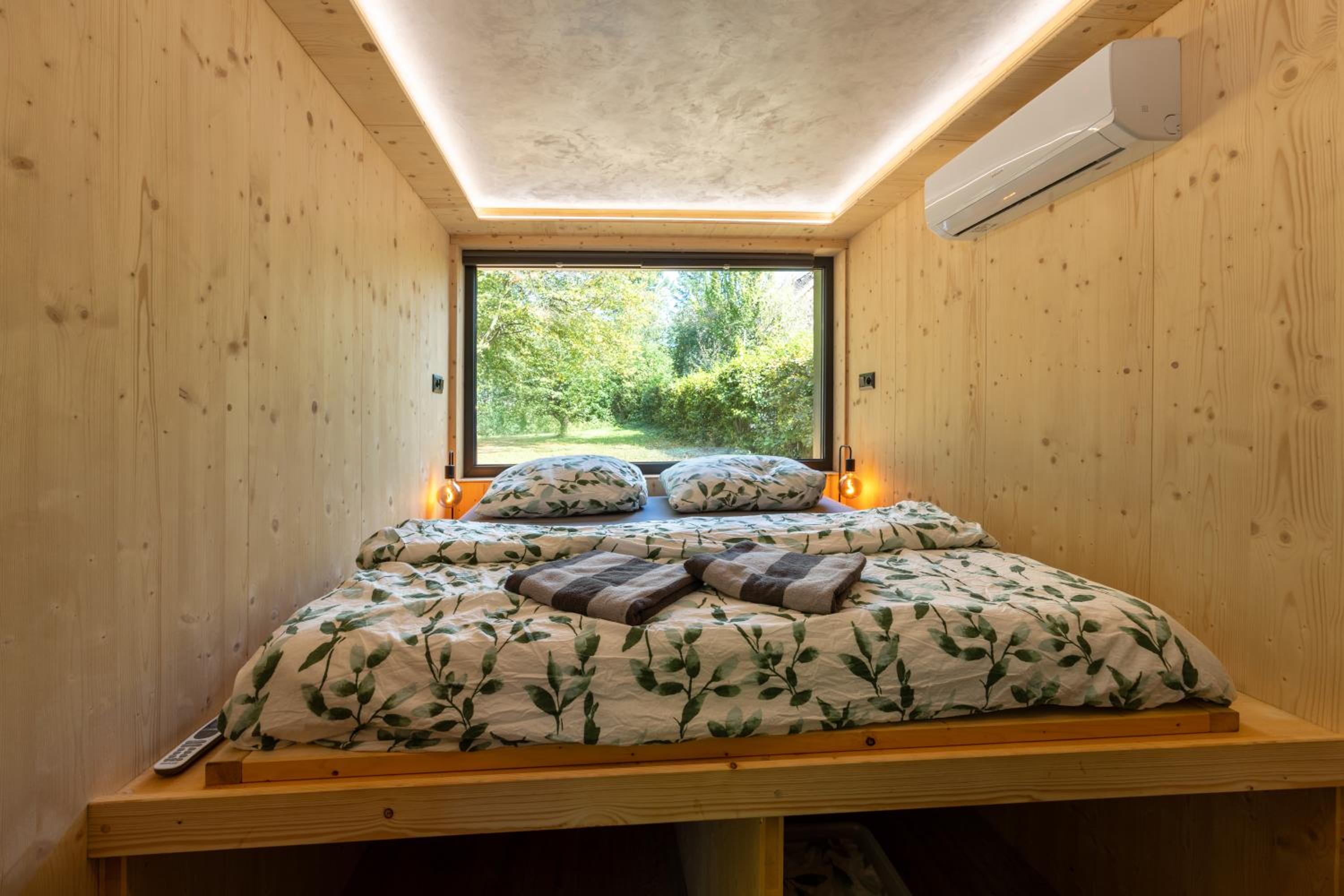 Mobile Home photo 3