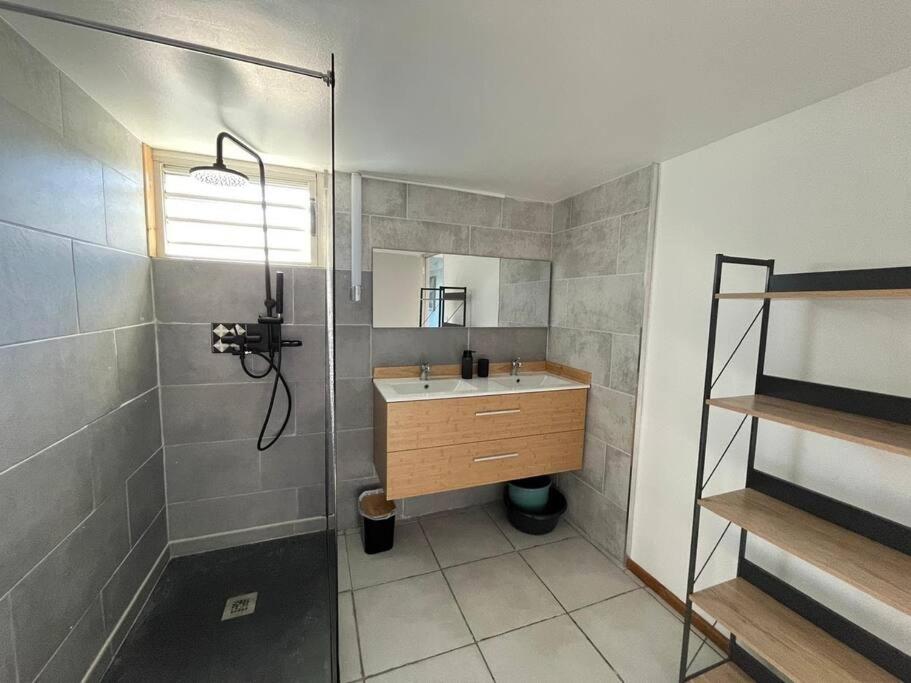 Three-Bedroom House photo 2