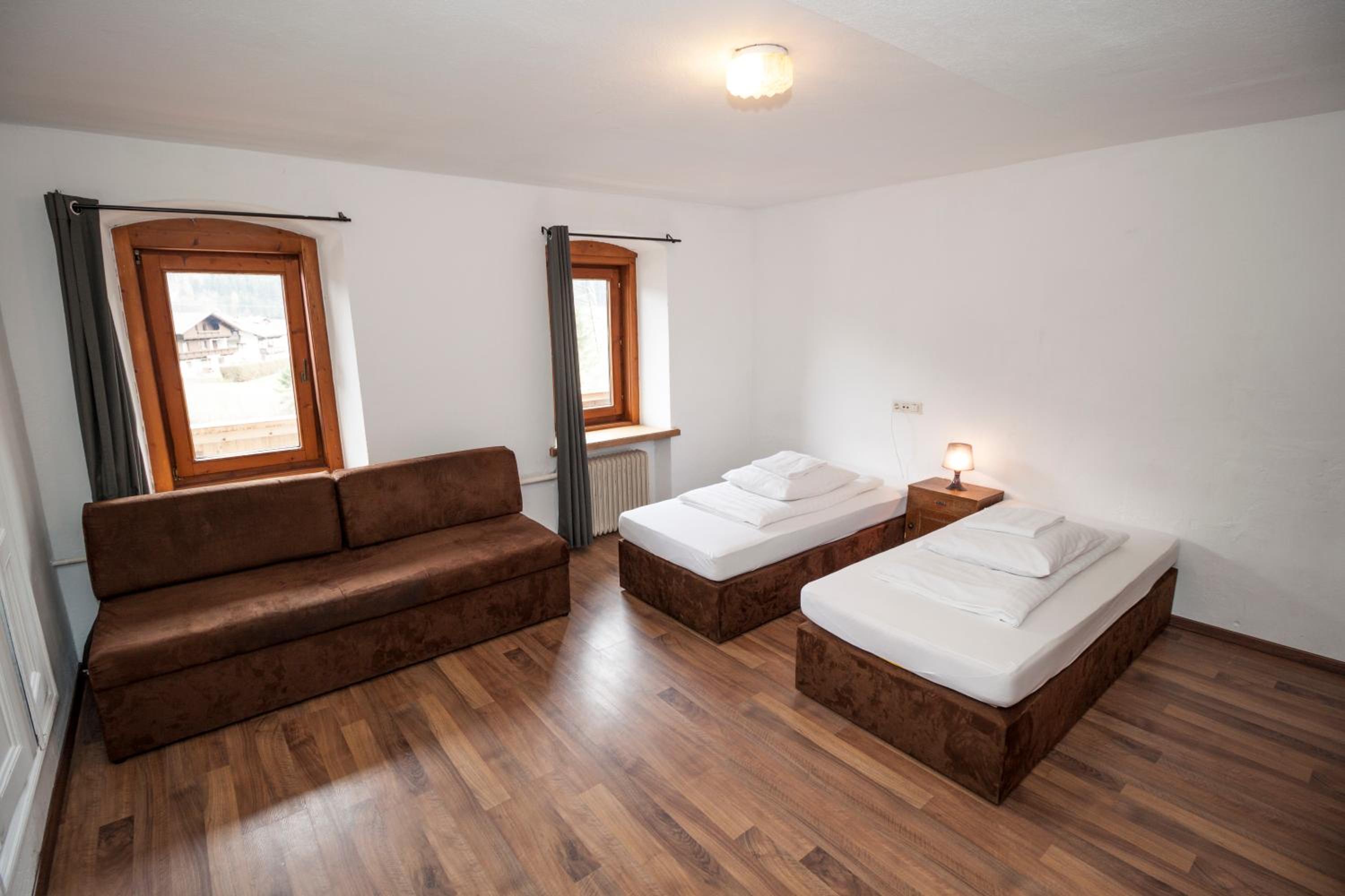 Two-Bedroom Apartment with Balcony - River View