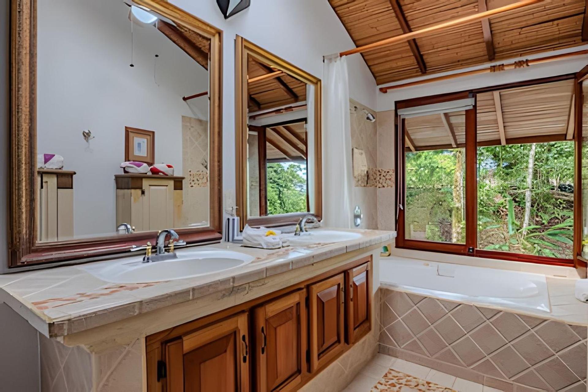 Deluxe Twin Room with Sea View
