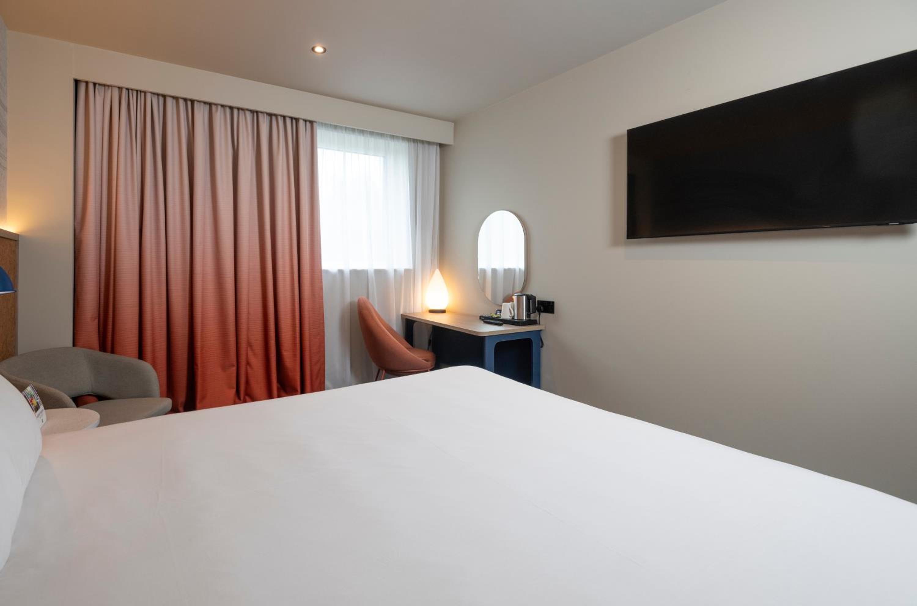 Standard Double Room with King Bed - Photo 3
